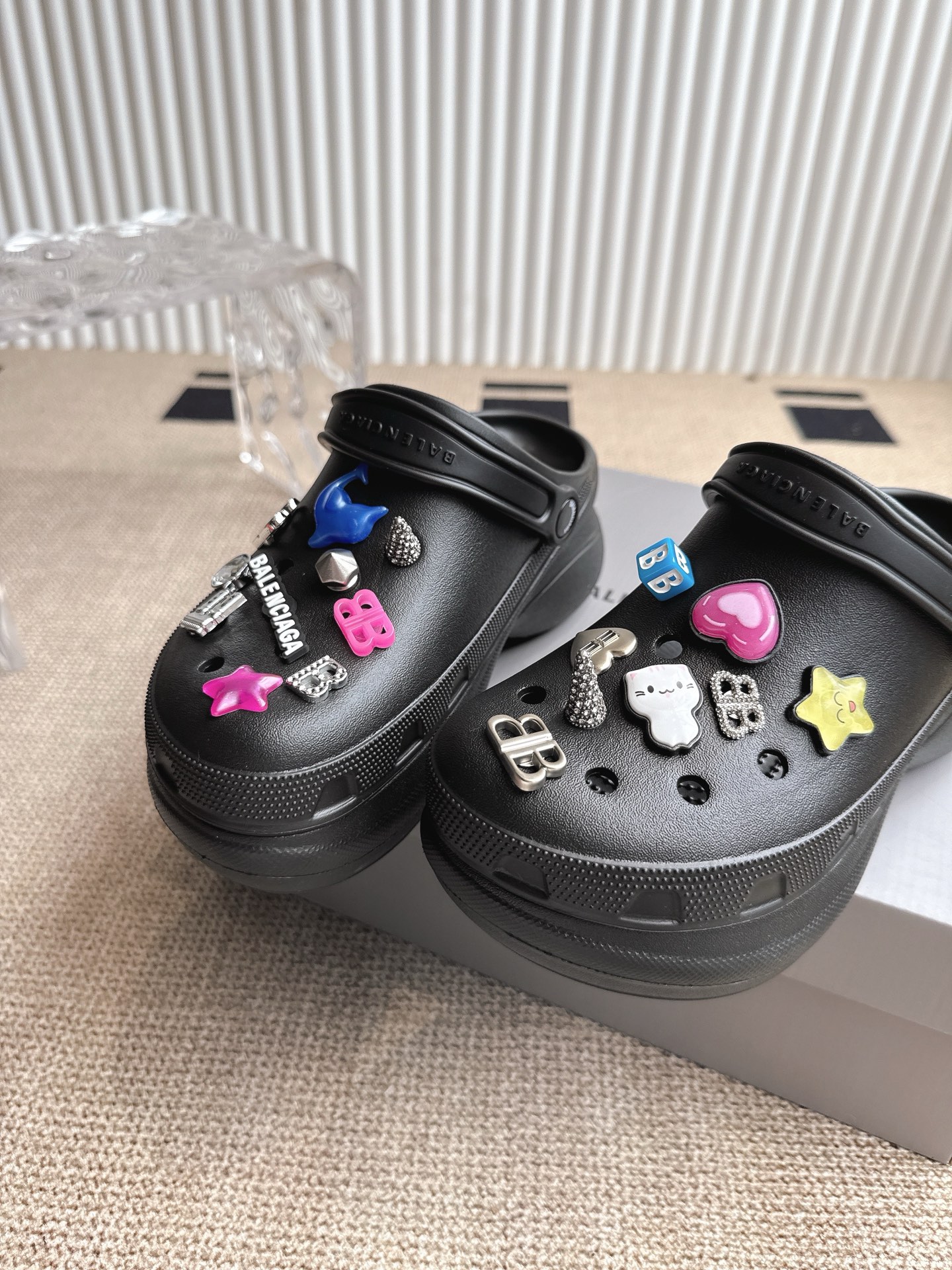 Balenciaga x Crocs 联名洞洞鞋‼