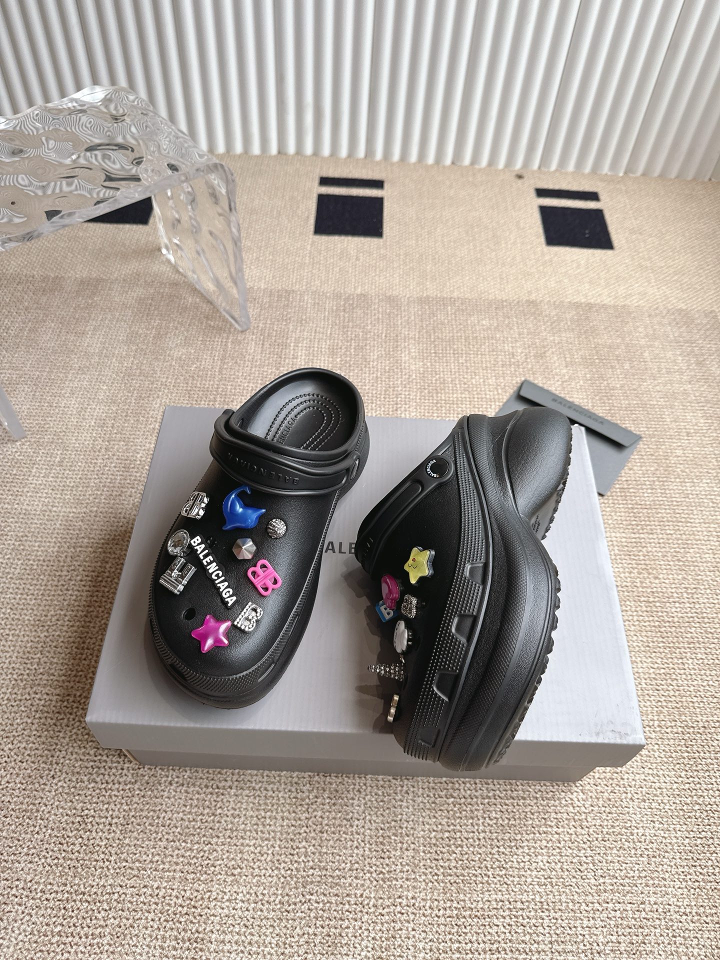 Balenciaga x Crocs 联名洞洞鞋‼