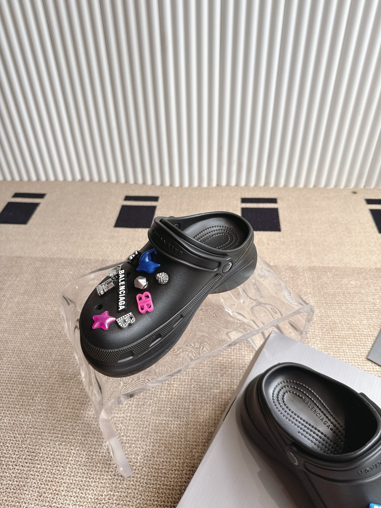 Balenciaga x Crocs 联名洞洞鞋‼