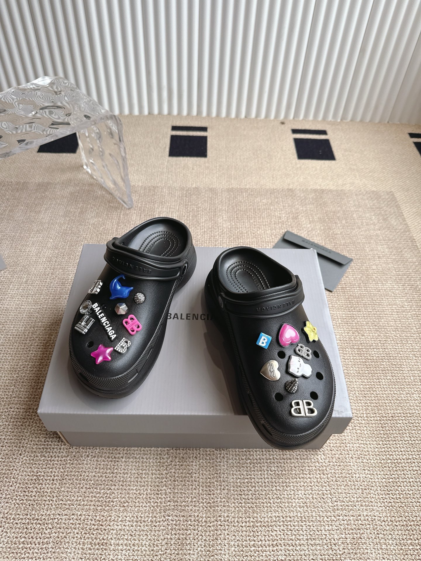 Balenciaga x Crocs 联名洞洞鞋‼