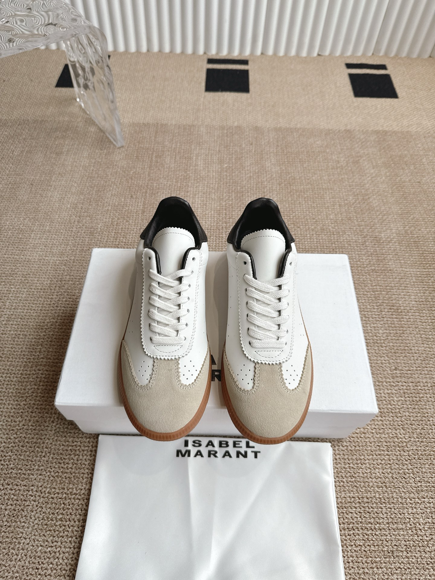 NO:347088,Real-priced Isabel Marant Velcro white shoes Classic Velcro German training white shoes, can be worn all year round. Fabric: Top silk cowhide!  Inside: Imported mixed-bred sheepskin!  A private model with a big bottom!  34-40, cowhide, sheepskin19860909实价Isabel Marant 魔术贴小白鞋  经典魔术贴德训小白鞋,一年四季可穿. 面料:顶级丝绸牛皮！内里:进口混种羊皮！大底私模！码数34-40,,cowhide,sheepskin,Men's shoes