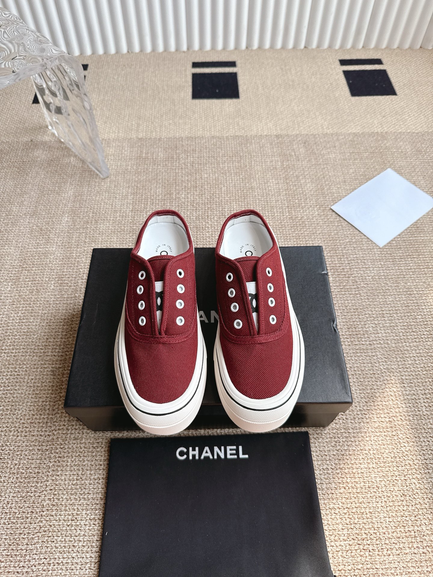 NO:406398,Chanel 25ss Hidden medieval canvas shoes full of Vintage style Medium canvas shoes suitable for spring and summer Black and white splicing is very Chanel and socks are very retro academy feeling Size 35-39, casual shoes/sports shoes semi-trails, chanel, chanel, sneakers, socks19860909Chanel 香奈儿25ss 隐藏中古款帆布鞋 Vintage感满满 中古款 帆布鞋适配春夏 黑白拼接就很Chanel配合袜子就很复古学院的感觉 码数35-39,休闲鞋/运动鞋半拖,chanel,chanel,sneakers,socks,Women's Shoes