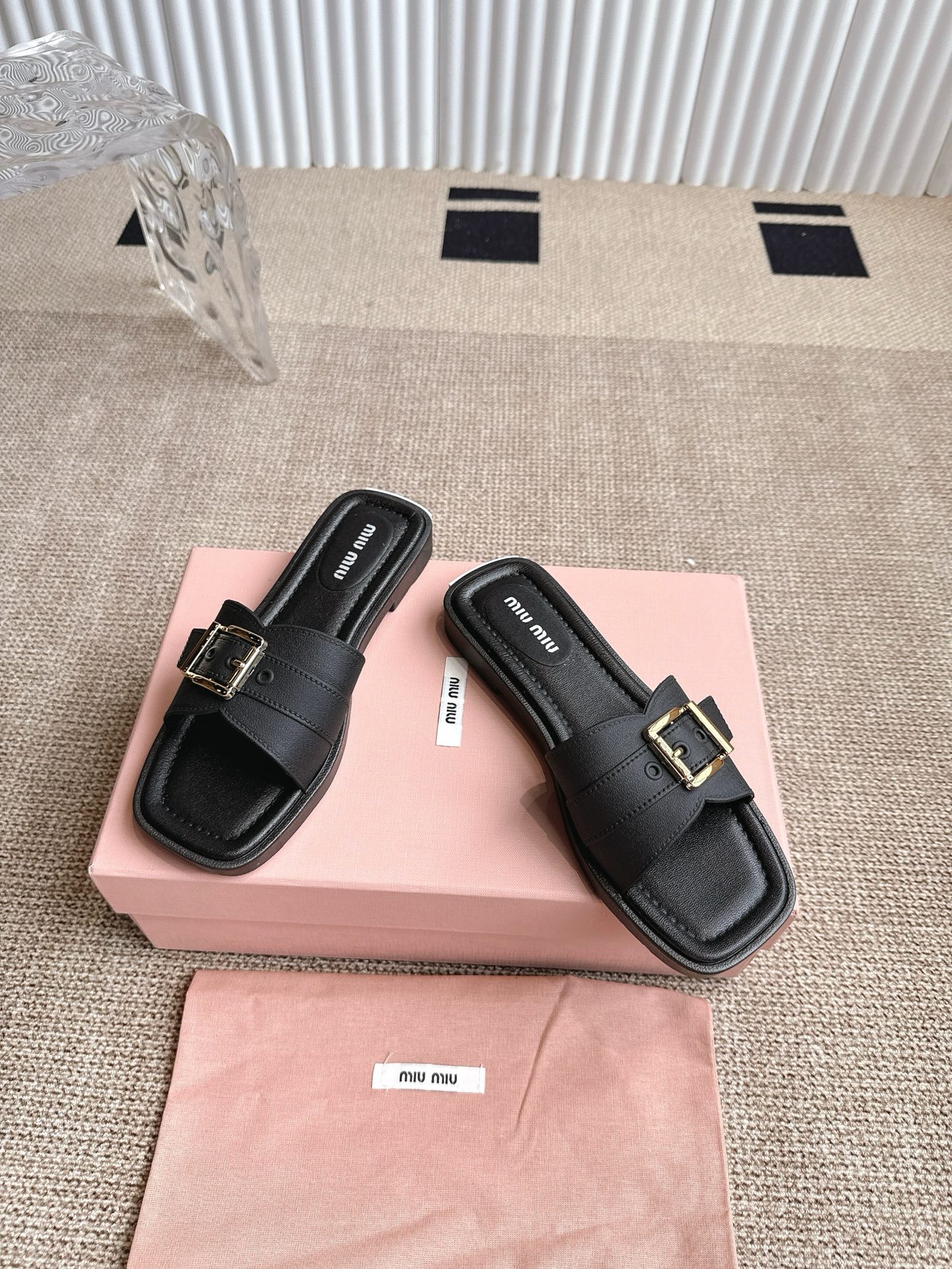 Miu Miu 缪缪平底拖鞋‼