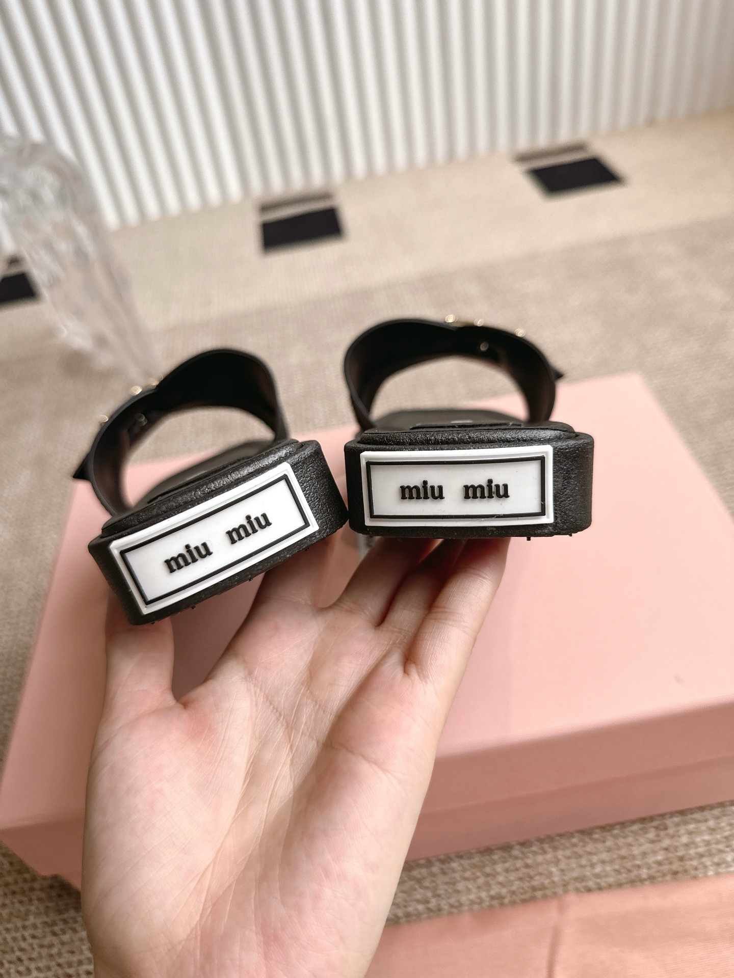 Miu Miu 缪缪平底拖鞋‼