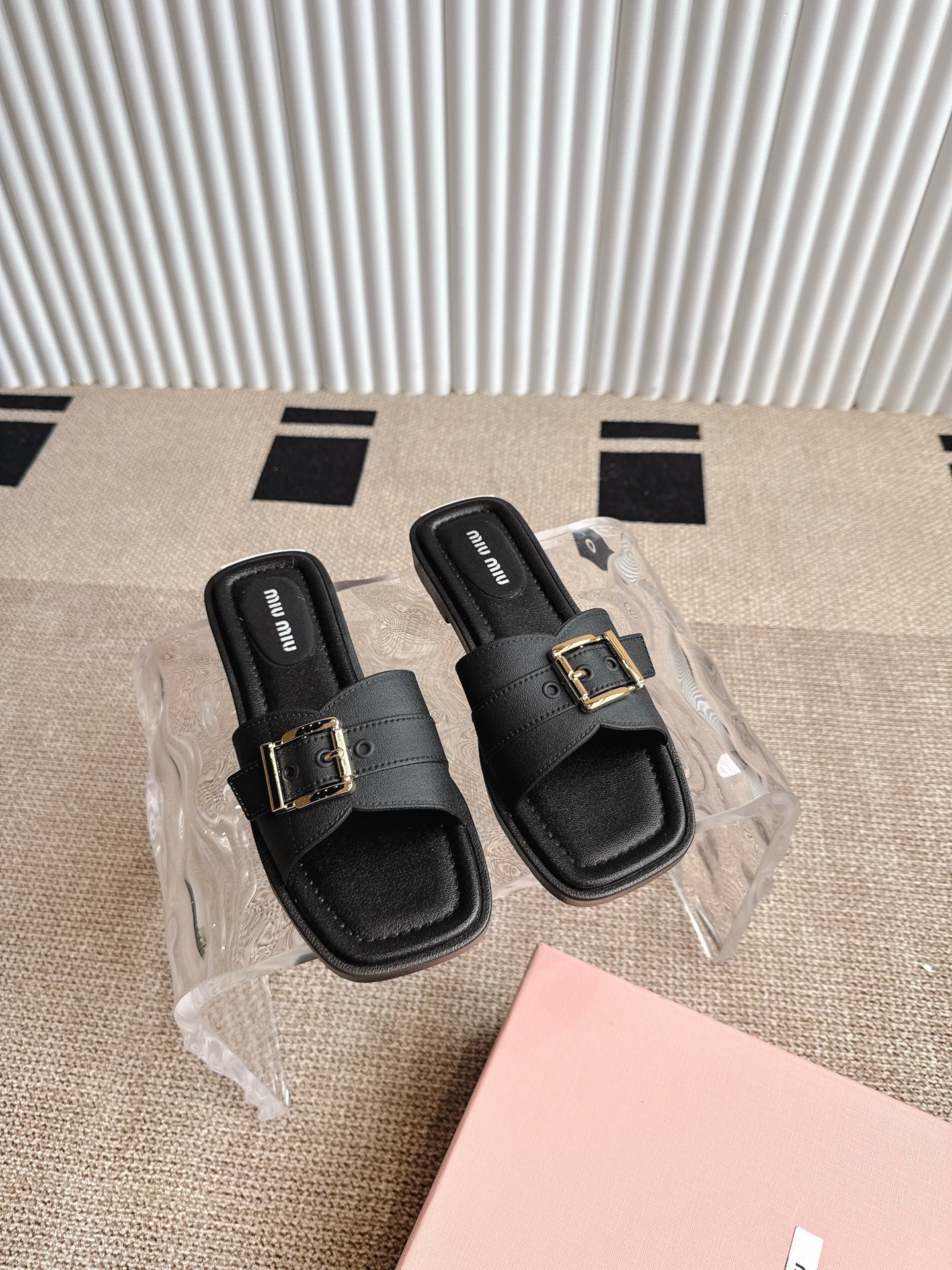 Miu Miu 缪缪平底拖鞋‼