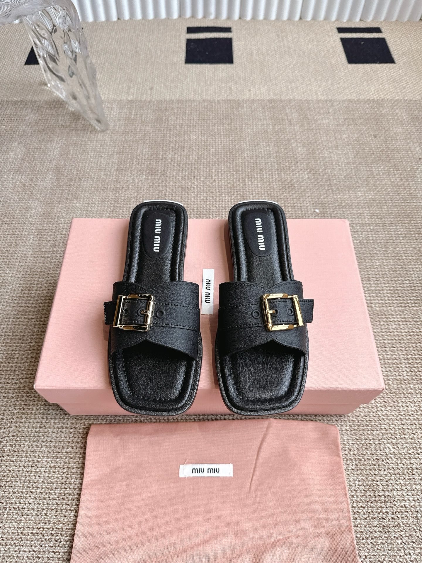 Miu Miu 缪缪平底拖鞋‼