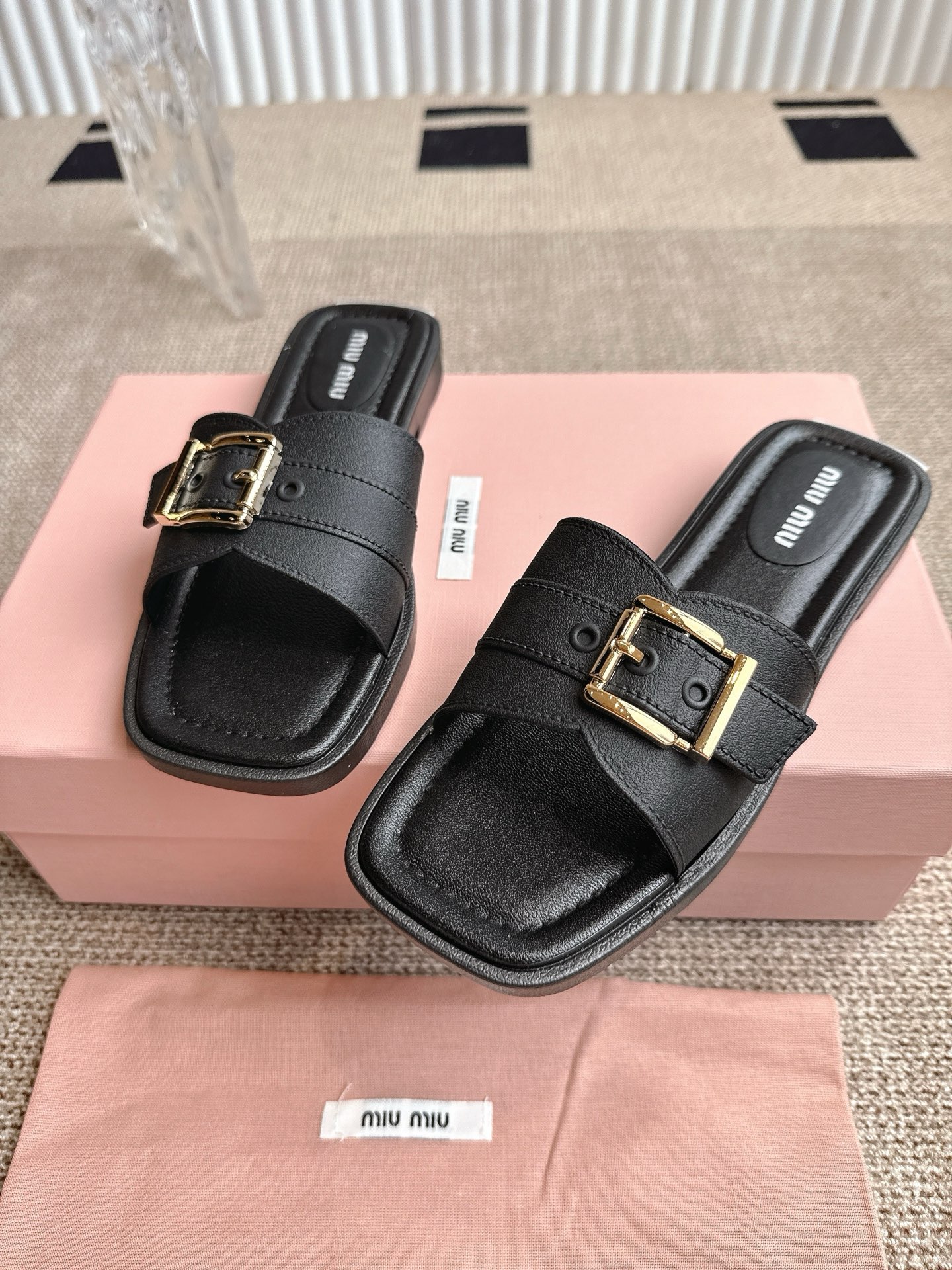 Miu Miu 缪缪平底拖鞋‼