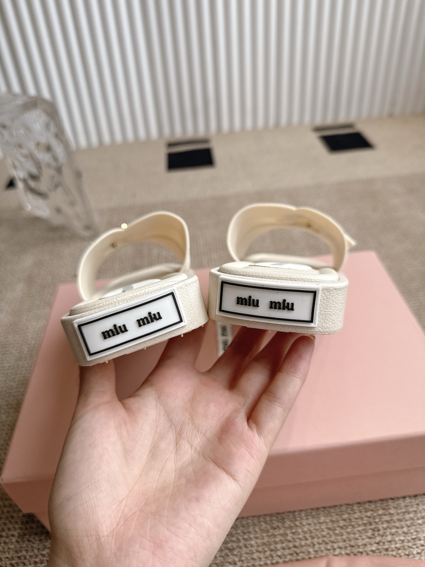 Miu Miu 缪缪平底拖鞋‼