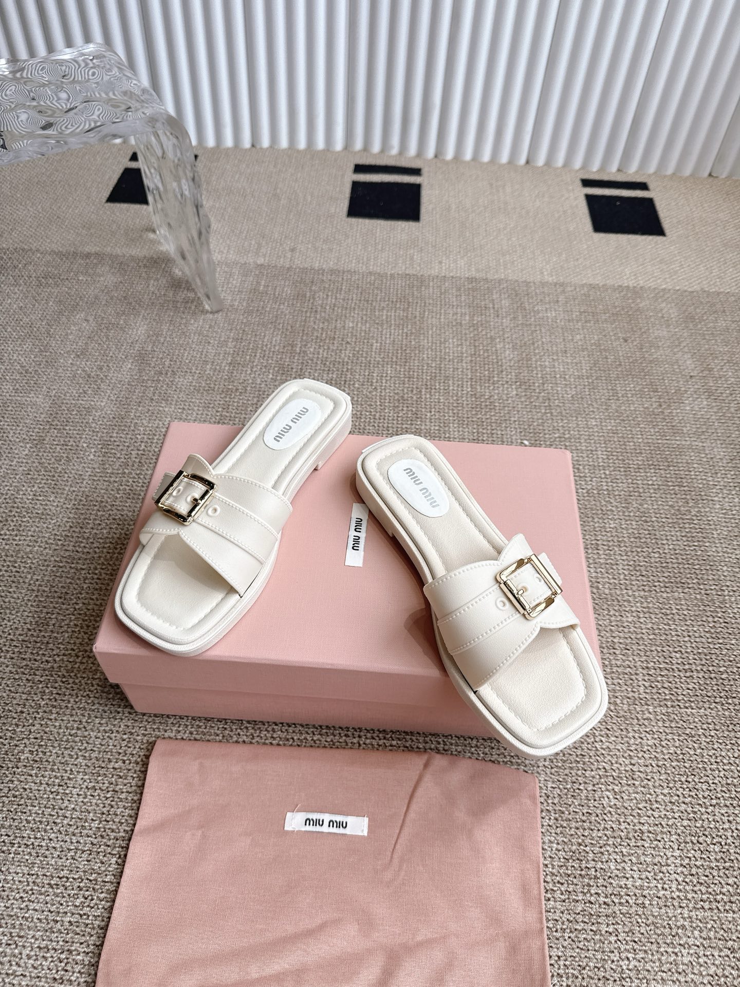 Miu Miu 缪缪平底拖鞋‼