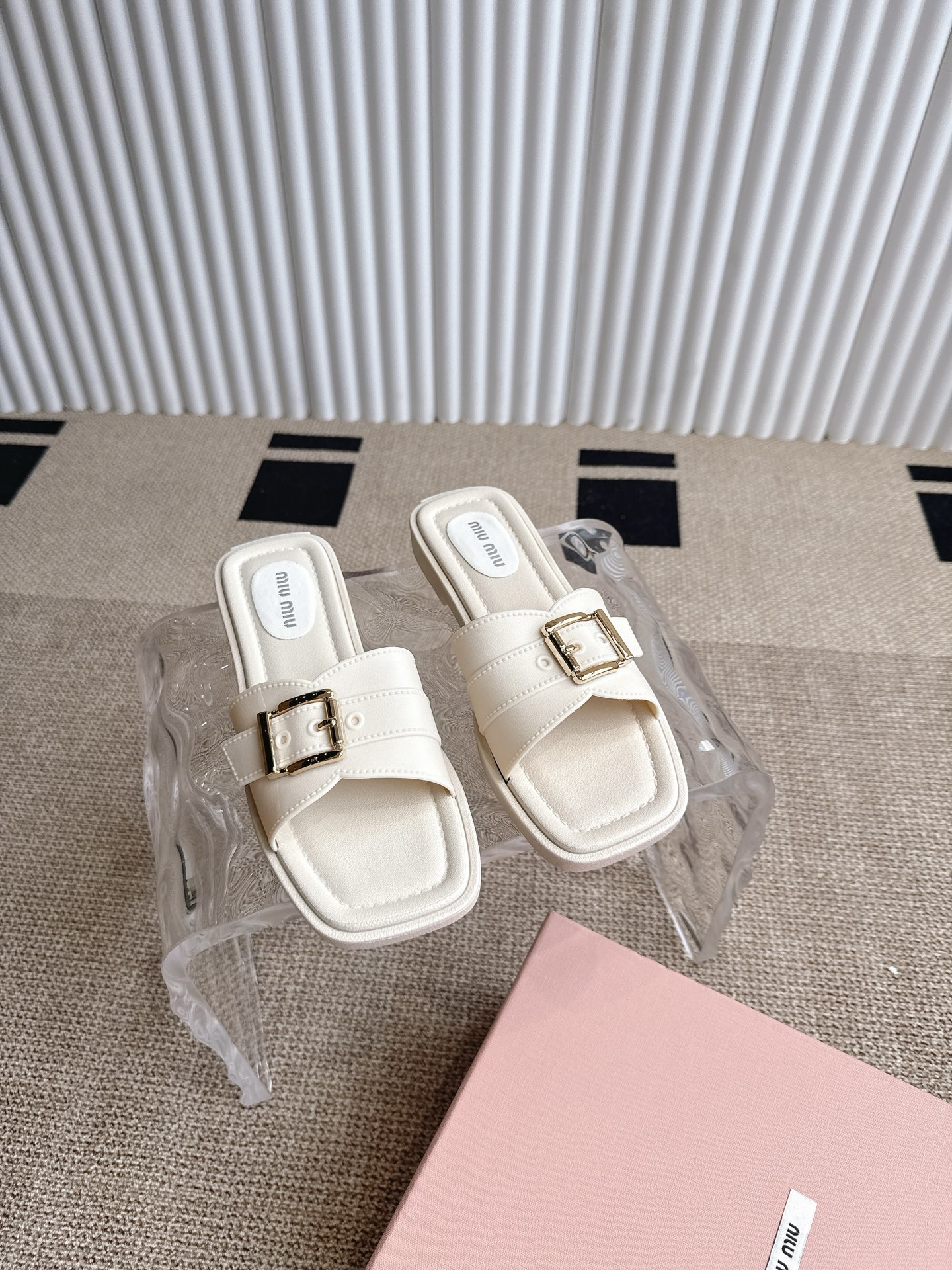 Miu Miu 缪缪平底拖鞋‼