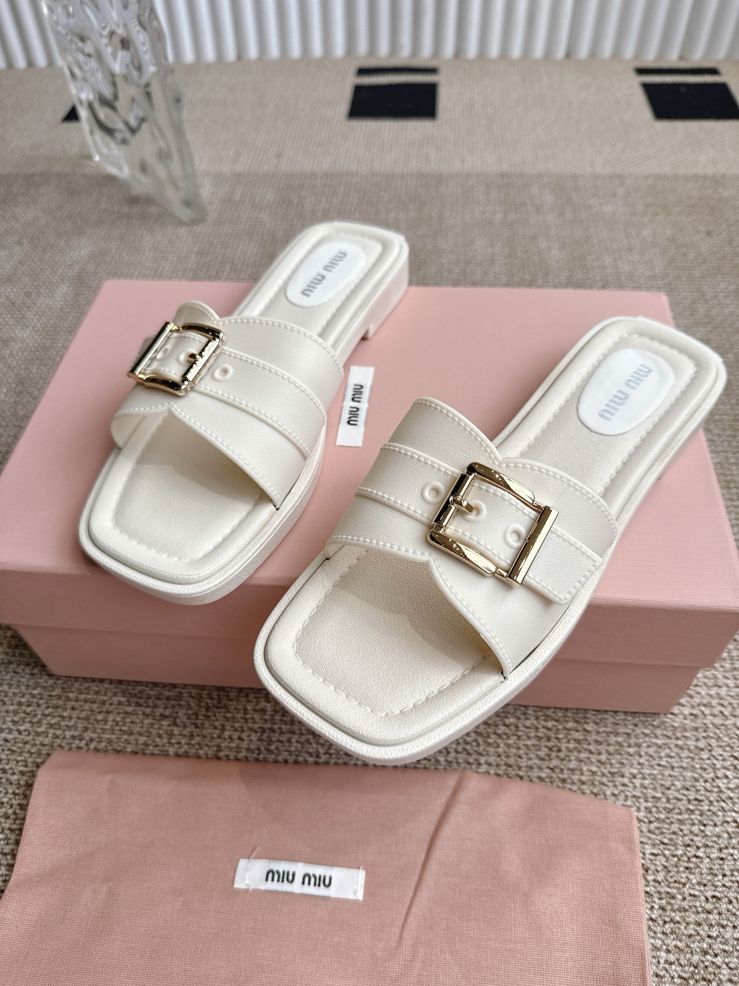 Miu Miu 缪缪平底拖鞋‼