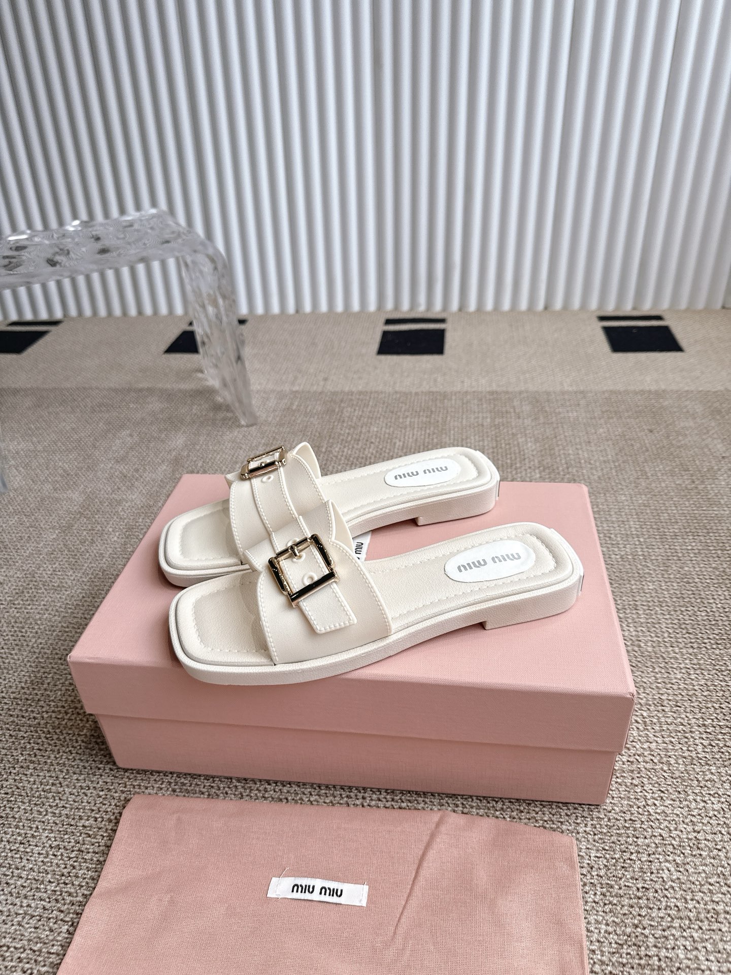 Miu Miu 缪缪平底拖鞋‼