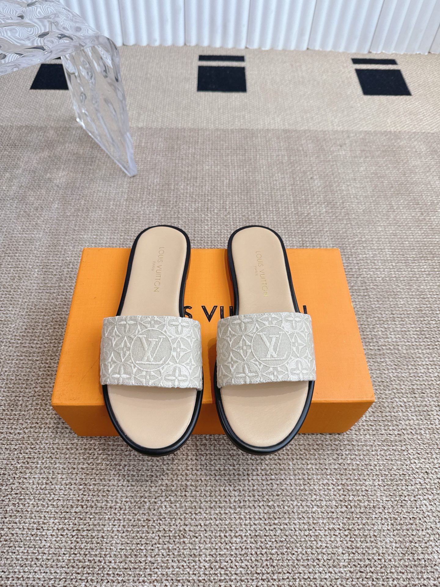 NO:405212,Louis Vuitton ss25 new arrival Spring and summer new series high-heeled slippers are simple and exquisite, full of high-end feel, showing elegant temperament ~ the feet are super beautiful, full of summer shoes, imported top layer cowhide 3D printing inner lining sheepskin lining outsole imported from Italy V size 35-41, slippers, louis vuitton, slippers, cowhide, sheepskin, Leather soles19860909Louis Vuitton ss25 new arrival 春夏新品系列高跟拖鞋简约精致  高级感满满,尽显优雅气质～上脚超好看,拉满了夏日美鞋的绝绝子 鞋面进口头层牛皮3d打印 内里羊皮内里 大底意大利进口真皮大底 V码数35-41,拖鞋,louis vuitton,slippers,cowhide,sheepskin,Leather soles,Women's Shoes