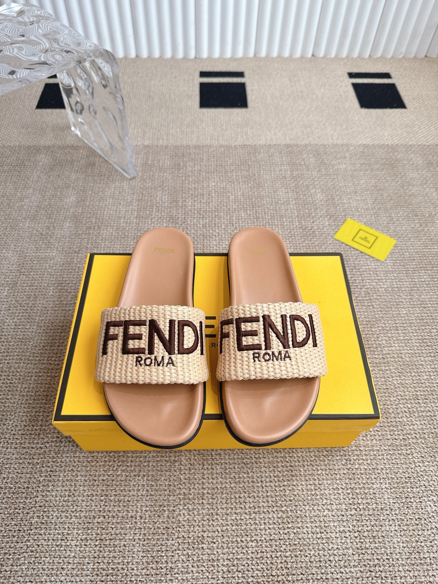 NO:405190,Fendi 25ss Fendi series flat slippers. A must-have FF drag every year. This year, a new series is added, which is so beautiful that it is indescribable. The perfect comfortable feeling is a classic must-have. All kinds of styles are used to live in!  Imported original fabric knitted inner sheepskin high flat sole/3cm sole original molded raw rubber sole Size35-39 (customized for 40.41), slippers, fendi, fendi, slippers, sheepskin19860909Fendi 25ss 芬迪系列平底拖鞋 每年必备FF拖今年还加了新的系列,美到无法言喻 绝好的穿着舒适感可是经典必备,各种风格搭配都Hold的住！ 面料进口原版编织 内里羊皮 跟高平底/3cm 鞋底原版开模生胶底 Size35-39（40.41定做）,拖鞋,fendi,fendi,slippers,sheepskin,Women's Shoes