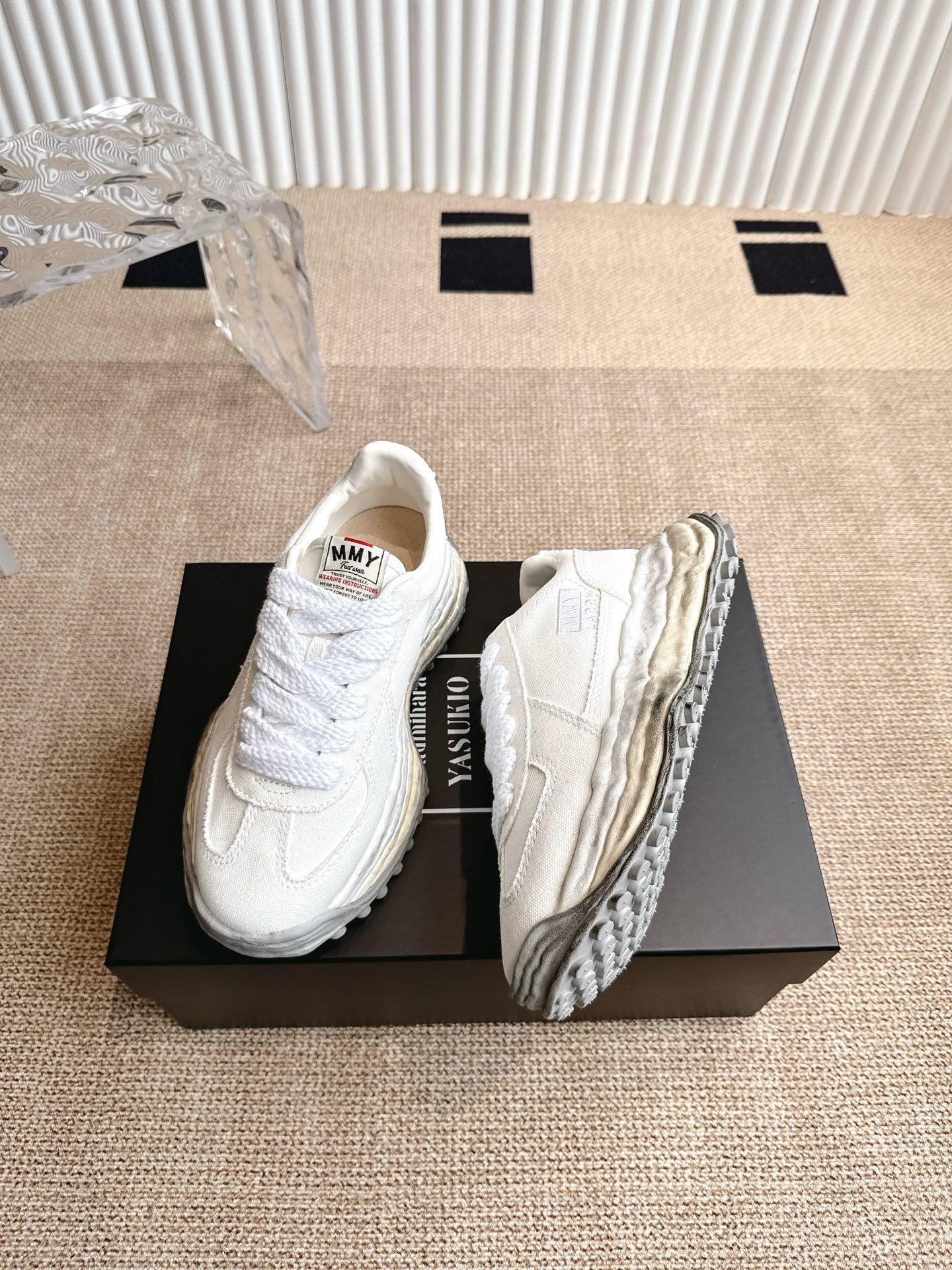 New Sports Style Shoes: Perfect Design for Comfort and Trendy Outlets (10 words)