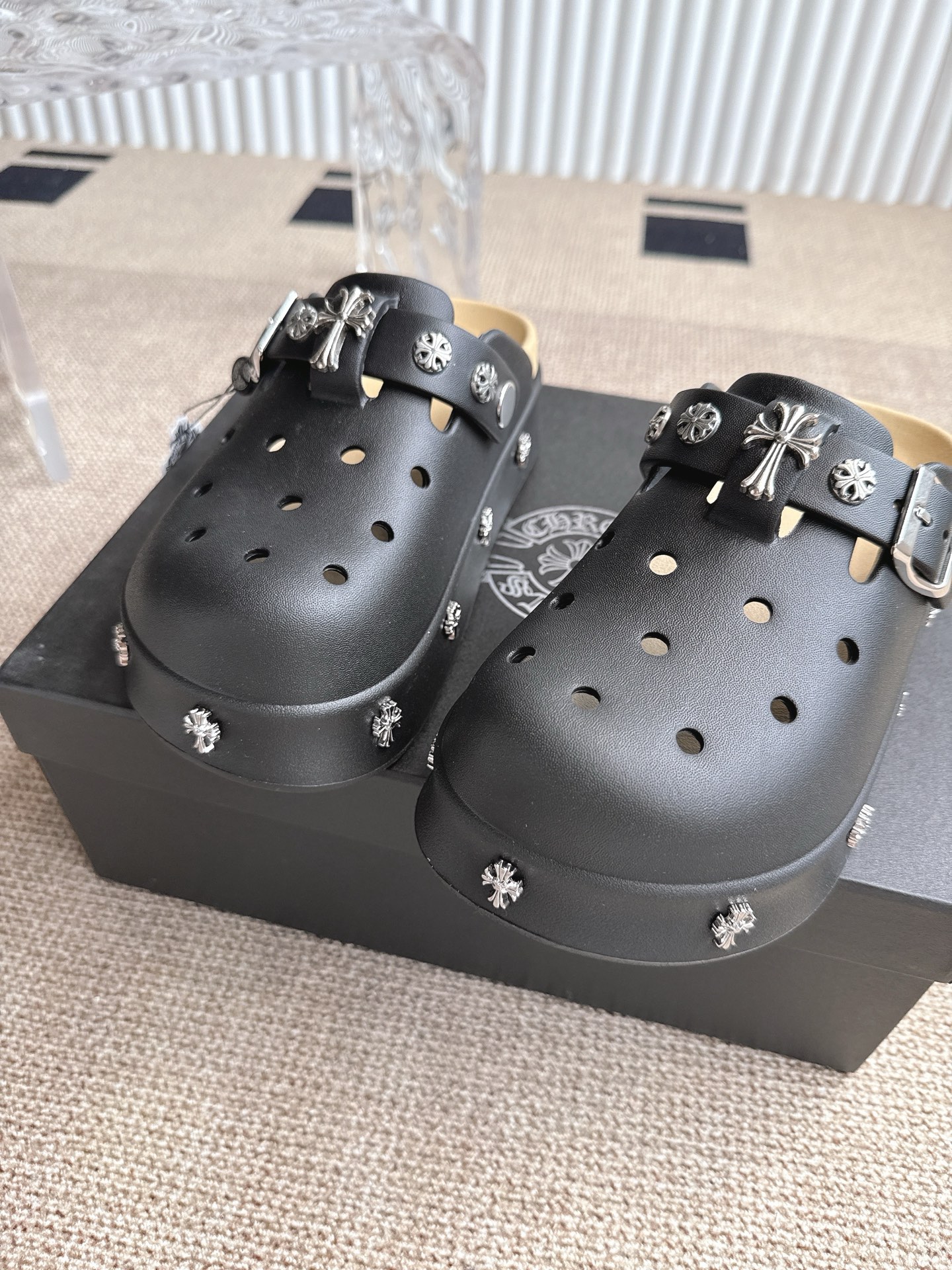 “Crozen Summer 2025 Fashion Collection: Comfortable and Stylish Footwear in Soft Fabrics” - 图片 7