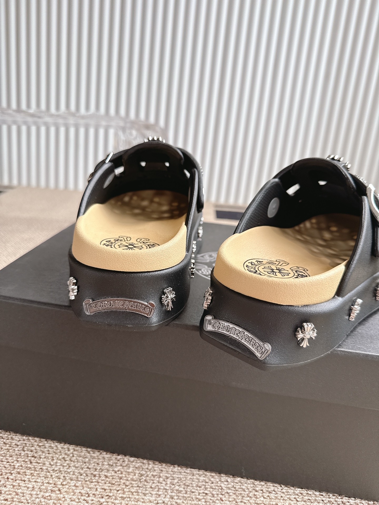 “Crozen Summer 2025 Fashion Collection: Comfortable and Stylish Footwear in Soft Fabrics” - 图片 9