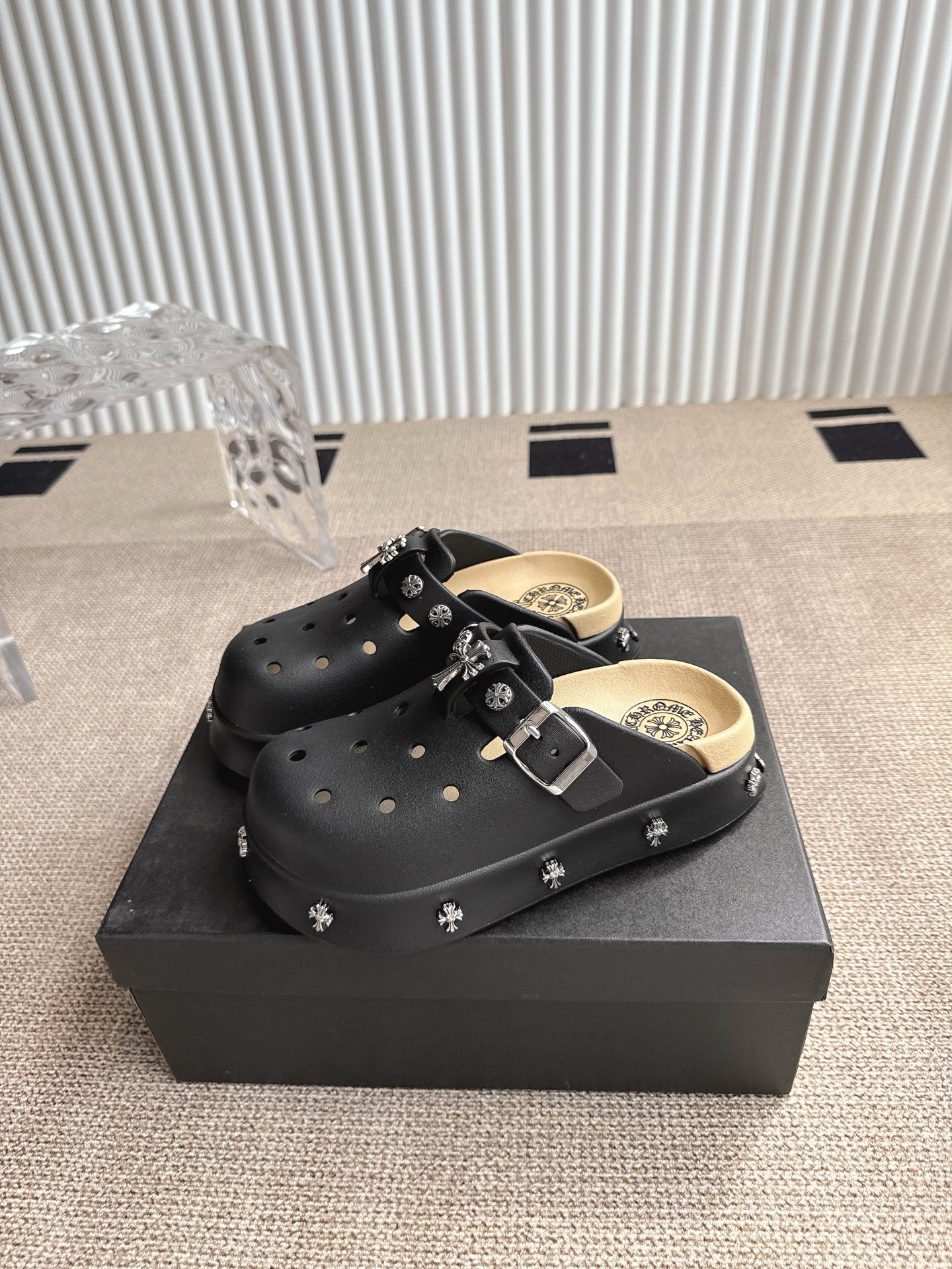 “Crozen Summer 2025 Fashion Collection: Comfortable and Stylish Footwear in Soft Fabrics” - 图片 2