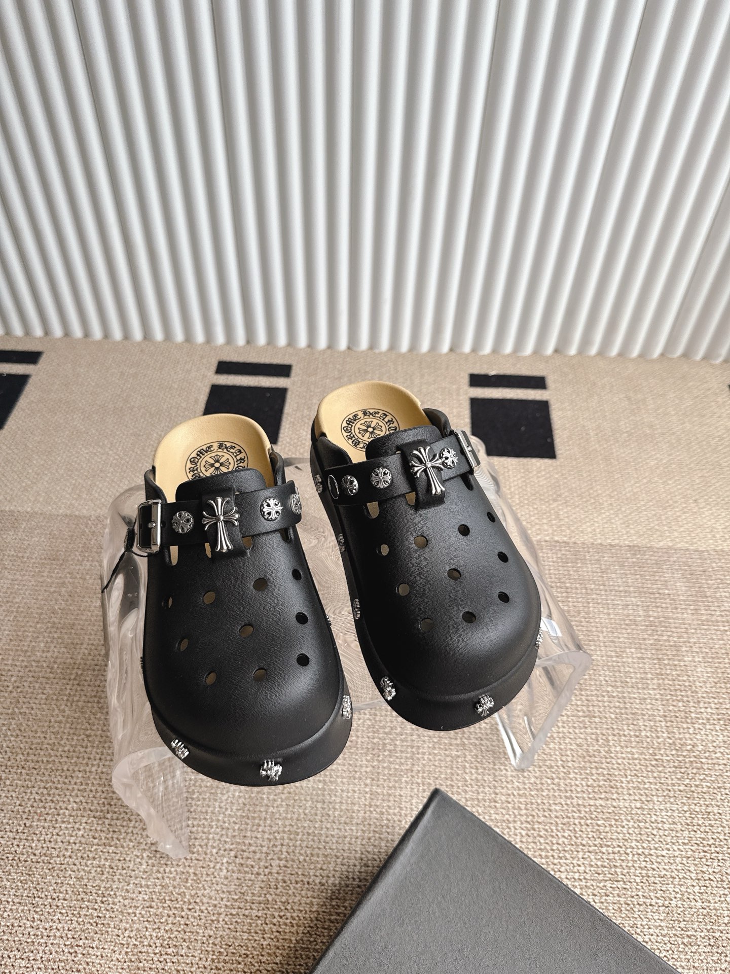 “Crozen Summer 2025 Fashion Collection: Comfortable and Stylish Footwear in Soft Fabrics” - 图片 5