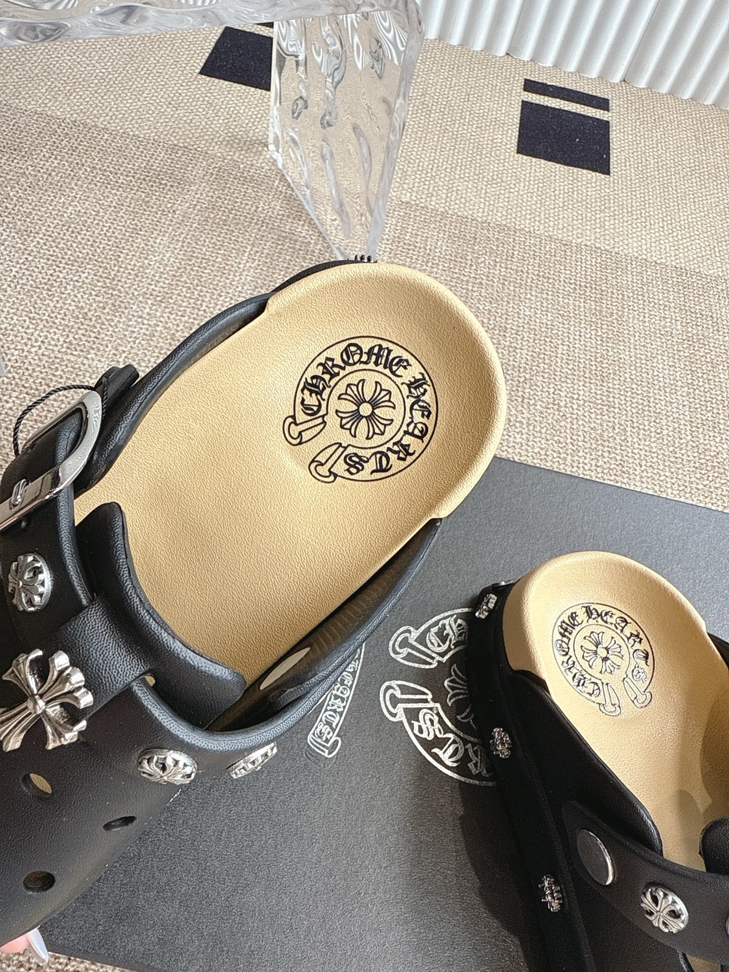 “Crozen Summer 2025 Fashion Collection: Comfortable and Stylish Footwear in Soft Fabrics” - 图片 6