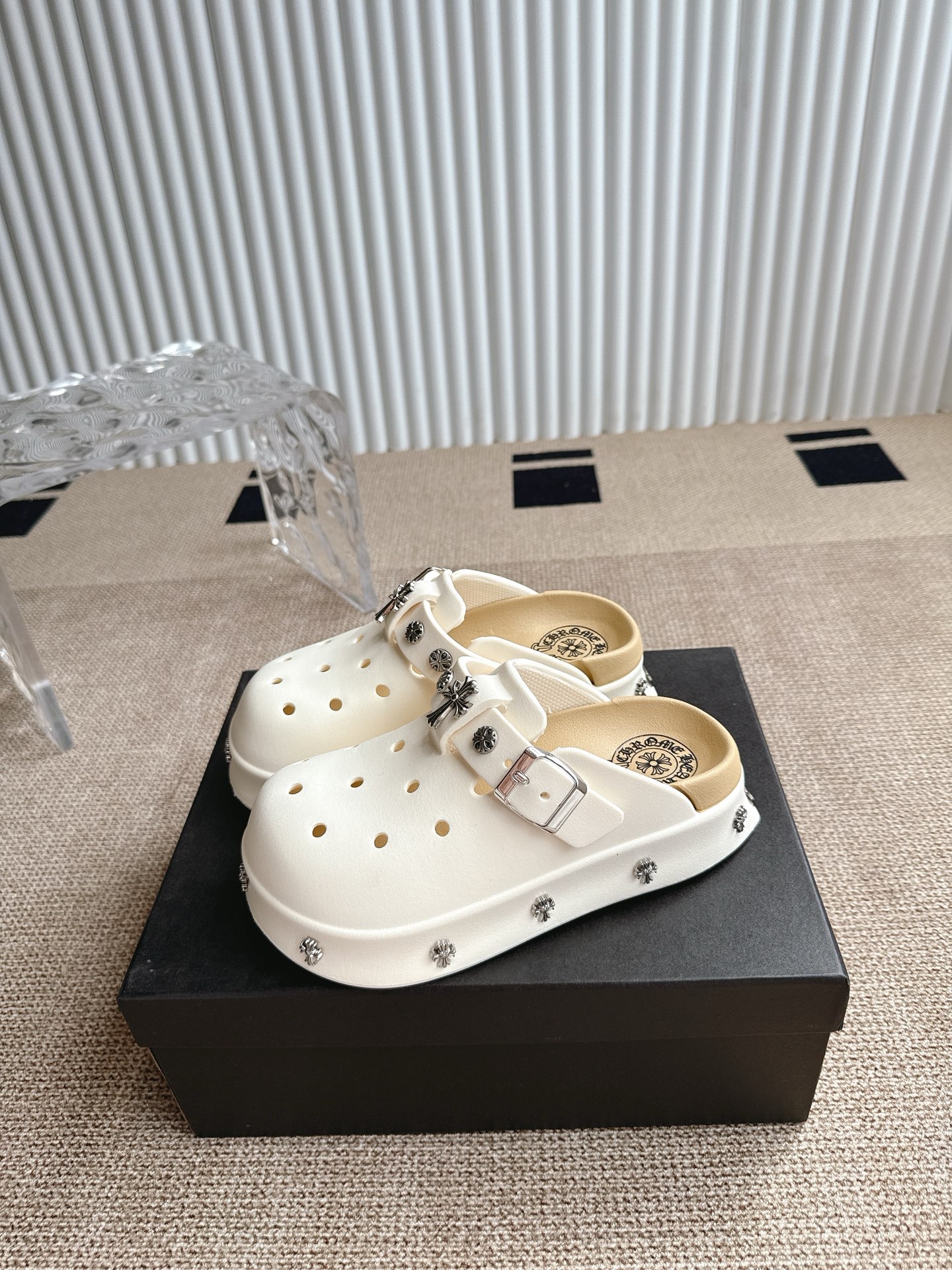 “Comfortable Summer Fashion 2025: Crozen’s Heartfelt Fabrics for Stylish and Cozy Feet” - 图片 3