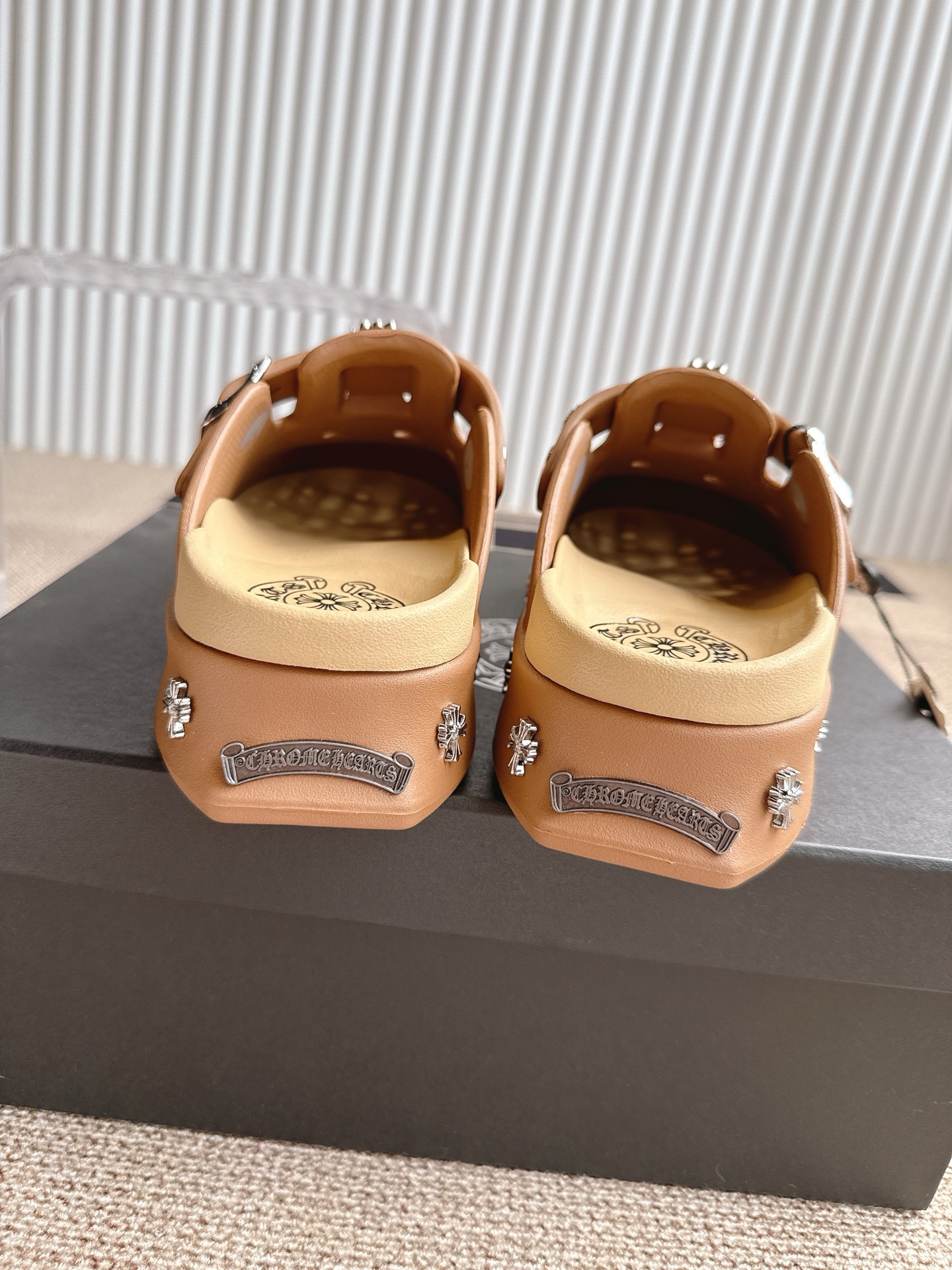 “Crozen’s Summer 2025 Fashion Collection: Soft and Comfortable Fabrics for Stylish Comfortable Feet, Number 35-40” - 图片 5