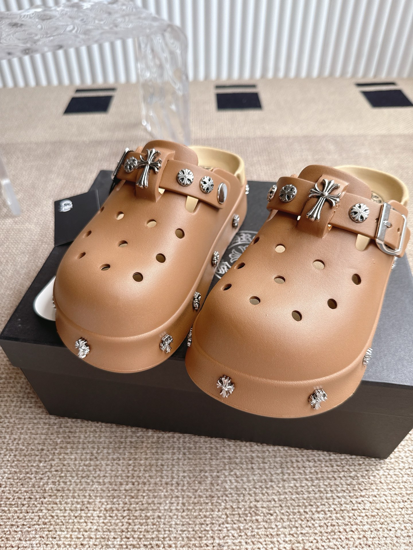 “Crozen’s Summer 2025 Fashion Collection: Soft and Comfortable Fabrics for Stylish Comfortable Feet, Number 35-40” - 图片 7