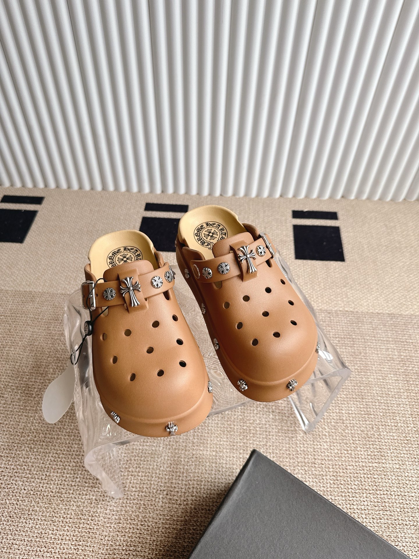 “Crozen’s Summer 2025 Fashion Collection: Soft and Comfortable Fabrics for Stylish Comfortable Feet, Number 35-40” - 图片 3