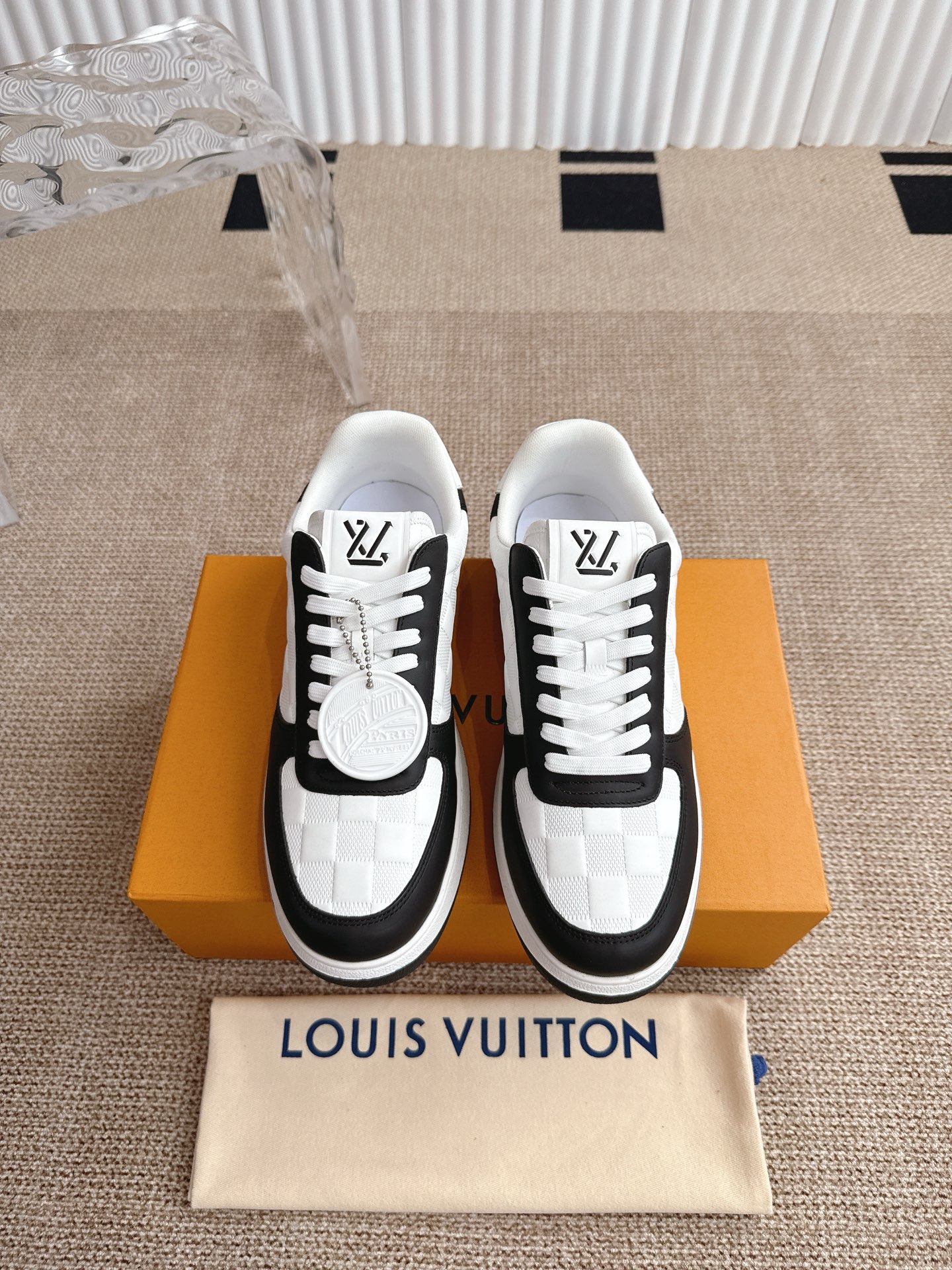 NO:415322,LV~ Louis Vuitton 2025 trendy spring and autumn models shipped latest matching, the same model on the official website, super high quality, seasonal hot sale [Strong][Strong] Selected top layer cowhide pressed square, comfortable and breathable net, original cover last pull-up, comfortable to put on the feet, wear-resistant original rubber outsole, shoe size 38-45, casual shoes/sports shoes, louis vuitton, louis vuitton, sneakers, cowhide19860909LV~路易威登2025潮流春秋款出货最新搭配 官网同款 超高品质 当季热卖 [强][强][强]精选头层牛皮压方格 舒适透气网里 原版套楦拉帮 上脚舒适 耐磨原版橡胶大底 鞋码38-45,休闲鞋/运动鞋,louis vuitton,louis vuitton,sneakers,cowhide,Women's Shoes