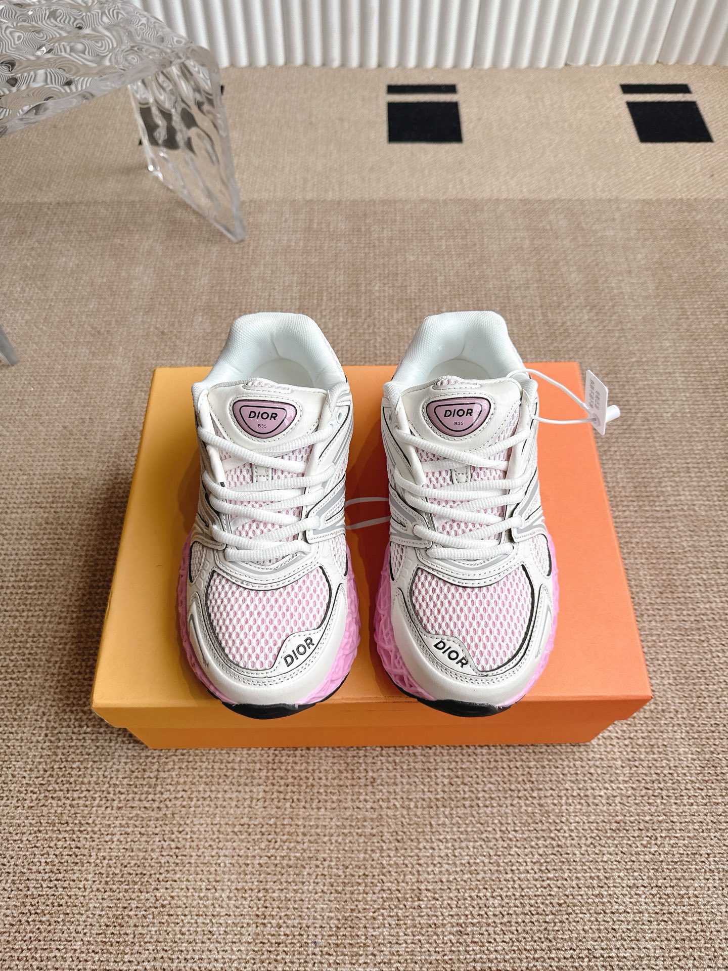 NO:415296,Dior kawa 2025ss casual sneakers reinterpret running shoes with a high-definition style of Dior. B35 uses delicate textured leather and mesh fabric materials to splice it. It can be worn all seasons, comfortable and breathable, and the shoe body outlines the details, which is full of retro three-dimensionality, and can create a casual look all year round!  size35-40, dad shoes, dior, dior, sneakers19860909Dior kawa 迪奥联名 2025ss休闲运动鞋  以 dior 的高订风格重新演绎跑步鞋.b35运用了质感细腻的皮革和网眼布面材质拼接而成,四季可穿,舒适透气,鞋身多处线条勾勒细节,复古立体感十足,可全年打造休闲造型！ size35-40,老爹鞋,dior,dior,sneakers,Women's Shoes