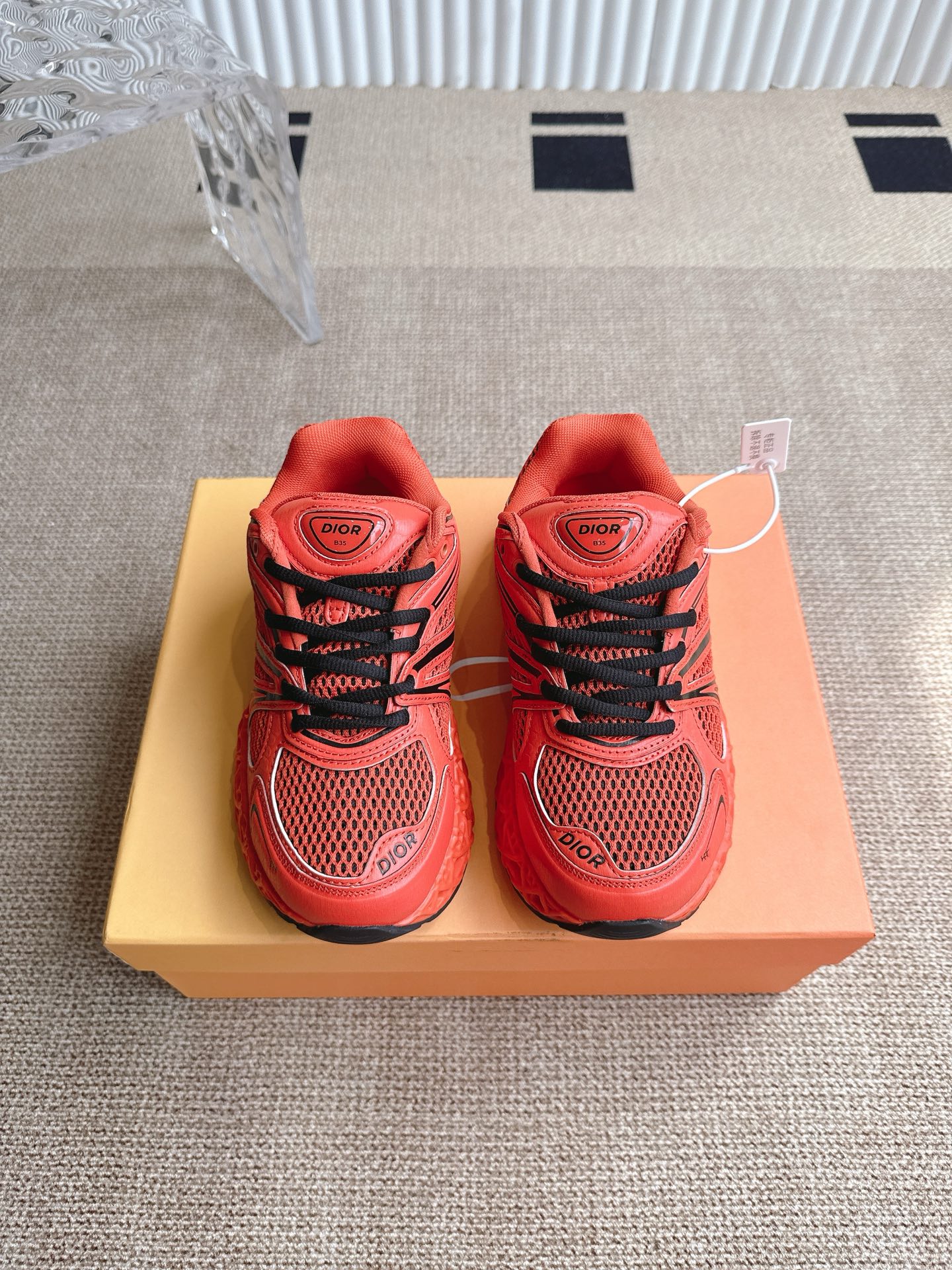 NO:415304,Dior kawa 2025ss casual sneakers reinterpret running shoes with a high-definition style of Dior. B35 uses delicate textured leather and mesh fabric materials to splice it. It can be worn all seasons, comfortable and breathable, and the shoe body outlines the details, which is full of retro three-dimensionality, and can create a casual look all year round!  size35-45, dad shoes, dior, dior, sneakers19860909Dior kawa 迪奥联名 2025ss休闲运动鞋  以 dior 的高订风格重新演绎跑步鞋.b35运用了质感细腻的皮革和网眼布面材质拼接而成,四季可穿,舒适透气,鞋身多处线条勾勒细节,复古立体感十足,可全年打造休闲造型！ size35-45,老爹鞋,dior,dior,sneakers,Women's Shoes