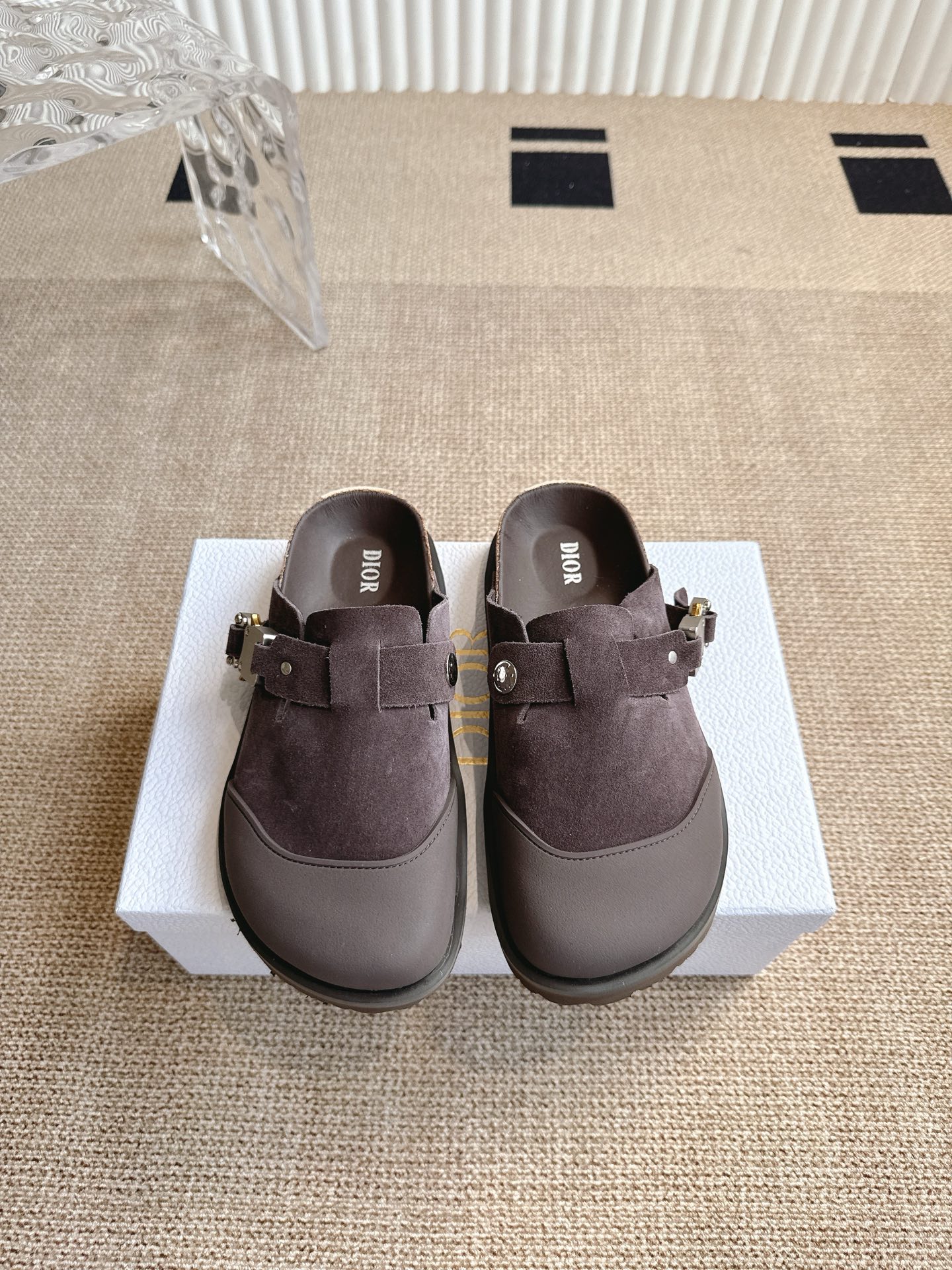 NO:415221,Dior x Birkenstock The global limited-edition co-branded models were so tempted that the two brands had just released their joint brand. They were looking for a long time to buy the goods. It was really hard to find a shoe. It was really super beautiful. Sisters, please make a digit: 35-45, semi-drag, birdstock, dior19860909Dior x Birkenstock 全球限量联名款这两个品牌刚出联名我就心动了,代购找很久才买到货,真的一鞋难求,真的超级好看,姐妹们给我冲码数:35-45,半拖,birkenstock,dior,Women's Shoes