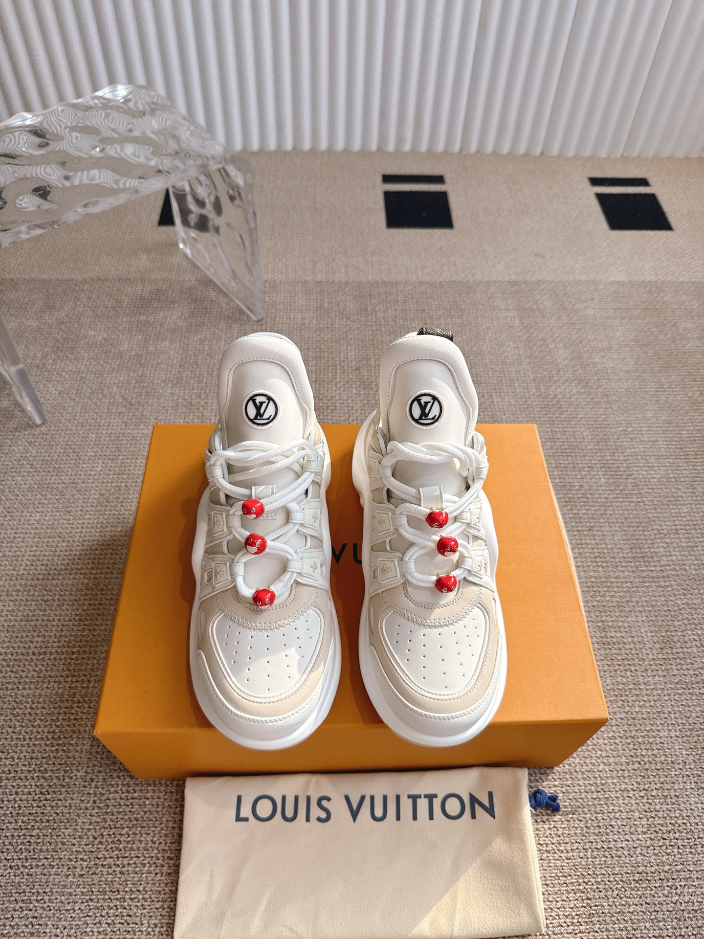 NO:416390,Top version Accessories 60 Louis Vuitton Louis Vuitton Arched Bridge Casual Thick Sole Lace Top version This IV uses eye-catching wavy sole and large tongue, equipped with a sporty super elastic style rubber outsole, full of attention, and a soft and elastic upper made of a variety of high-tech fabrics, making the foot comfortable and soft!  Size: 35-40, daddy shoes, louis vuitton, louis vuitton19860909顶级版本 配饰60 Louis Vuitton 路易威拱桥底休闲厚底系带  顶级版本 此款IV采用抢眼的波浪形鞋底和大型鞋舌,搭载运动气息十足的超弹性风格橡胶外底,注目度十足,再配合上由多种高科技布料打造柔软弹力鞋面,上脚舒适柔软！ 码数:35-40,老爹鞋,louis vuitton,louis vuitton,Women's Shoes