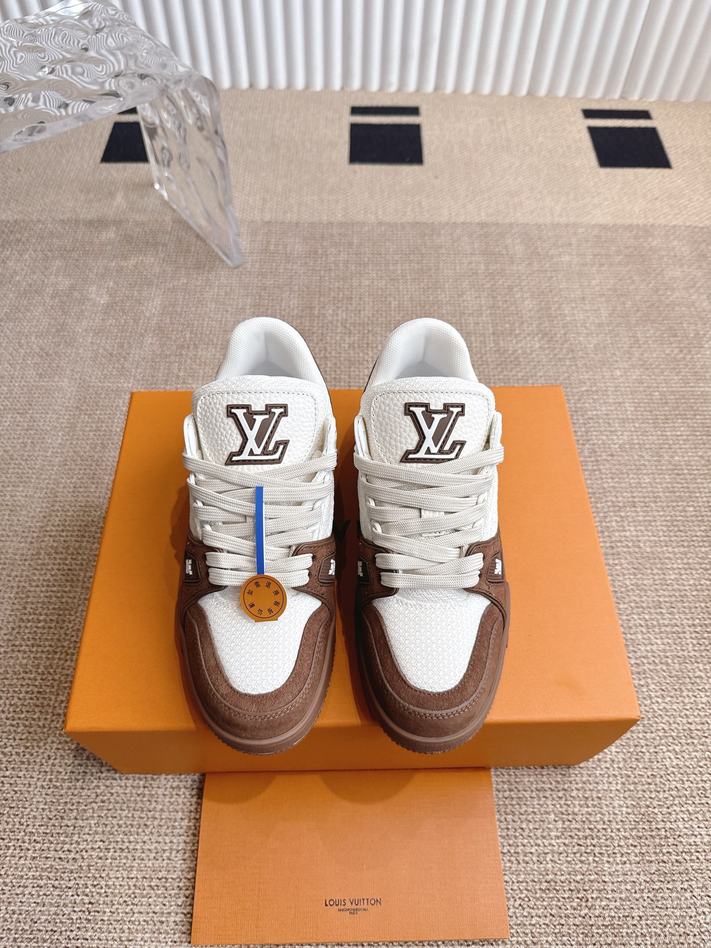 NO:420588,Louis Vuiton New LV Trainer series of board shoes basketball shoes LV Trainer sneakers are classic creativity inspired by designer Virgil Abloh by retro basketball shoes. This time, smooth cowhide and Monogram embossed grain cowhide leather, and then Monogram flowers embellish the rubber outsole to reflect the eye-catching jump in the integrated color!  Original imported fabric, cowhide, original custom-made breathable net, original sole, open mold, two-color TPU combination sole, the sole is about 3cm thick, size 35-45, casual shoes/sports shoes, louis vuitton, louis vuitton, louis vuitton, louis vuitton, sneakers, cowhide19860909Louis Vuiton 路易威登 新款 LV Trainer系列板鞋篮球鞋 LV Trainer运动鞋是由设计师Virgil Abloh由复古篮球鞋激发的经典创意,此次拼接光滑牛皮革和Monogram压纹粒面牛皮革,再以Monogram花卉点缀橡胶外底,映现一体色彩中的醒目跳跃！ 面料原版进口头层牛皮 内里原版定制透气网里 鞋底原版开模双色TPU组合大底 底厚约3cm 码数35-45,休闲鞋/运动鞋,louis vuitton,louis vuitton,louis vuitton,sneakers,cowhide,Women's Shoes