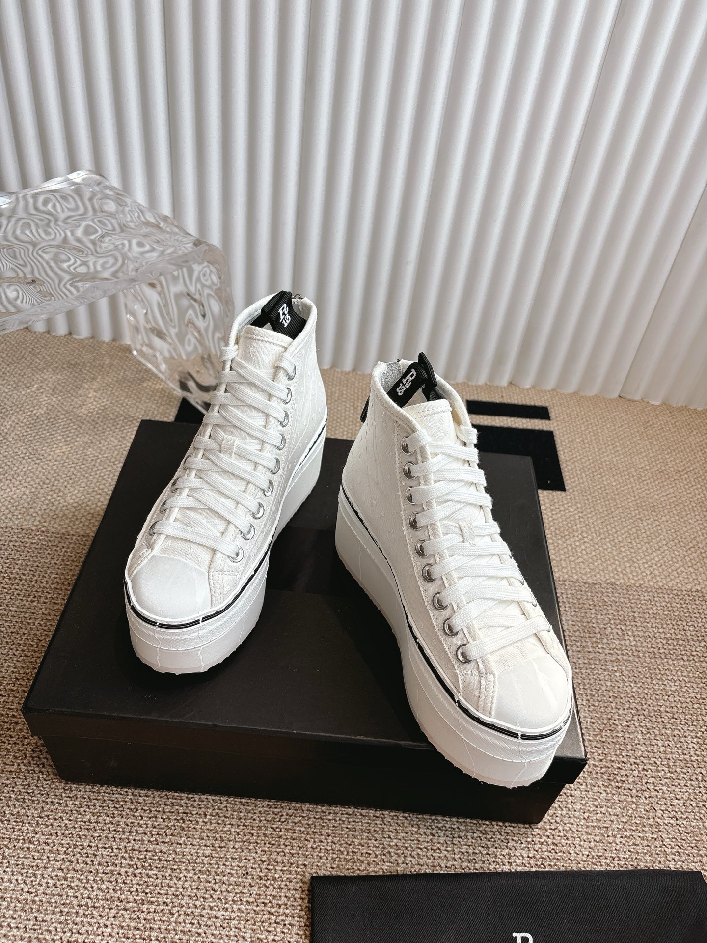 R13 Ink-Heavy High-Heel Shoes: Stylish and Sturdy, 950 Pounds, Available in Sizes 34-40 - 图片 3