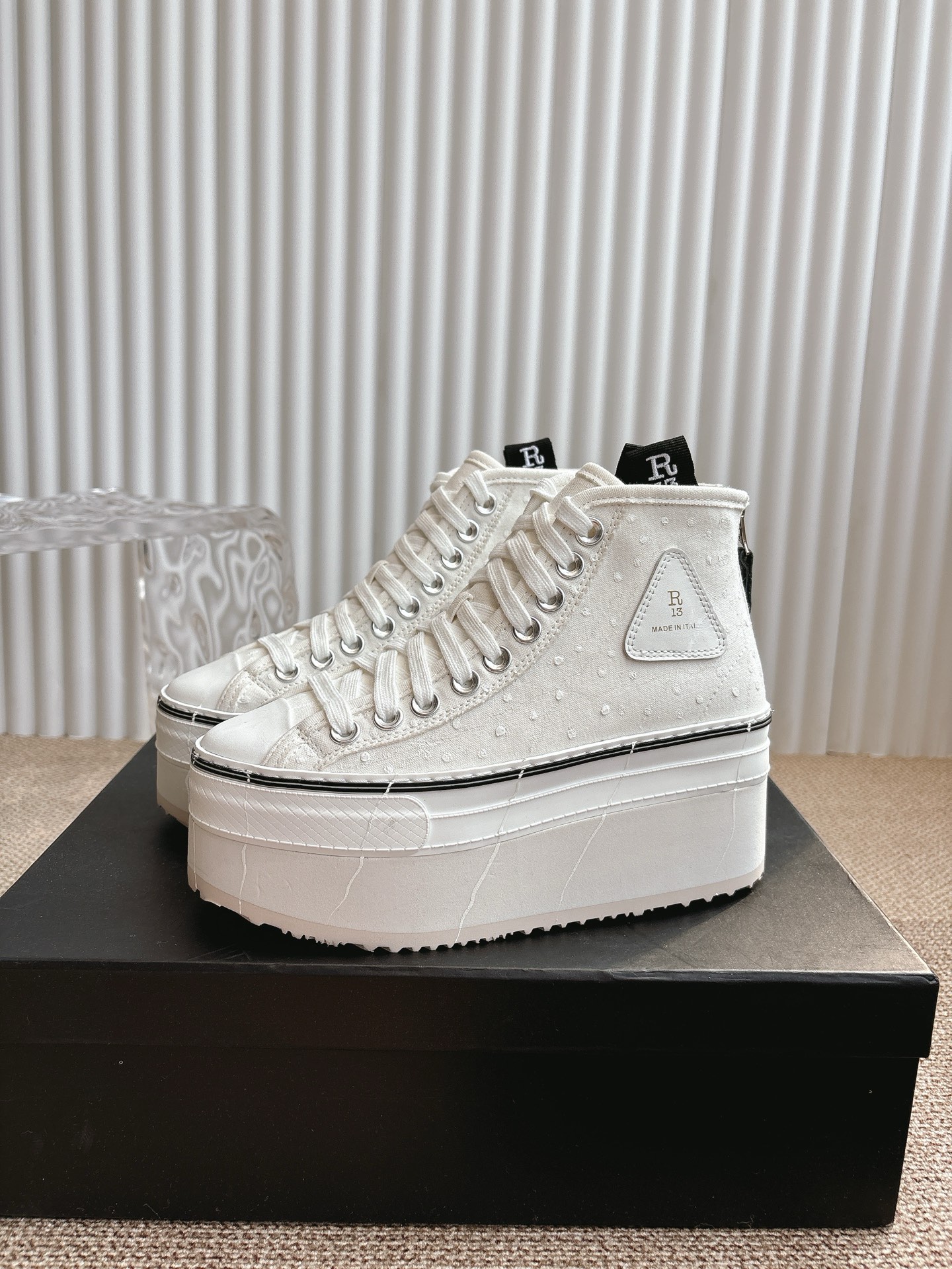 R13 Ink-Heavy High-Heel Shoes: Stylish and Sturdy, 950 Pounds, Available in Sizes 34-40