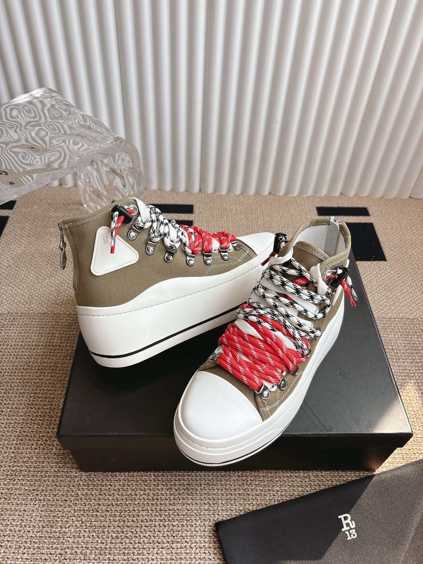 Trendy R13 High-Top Shoes: Stylish and Comfortable Leisure Footwear! - 图片 3