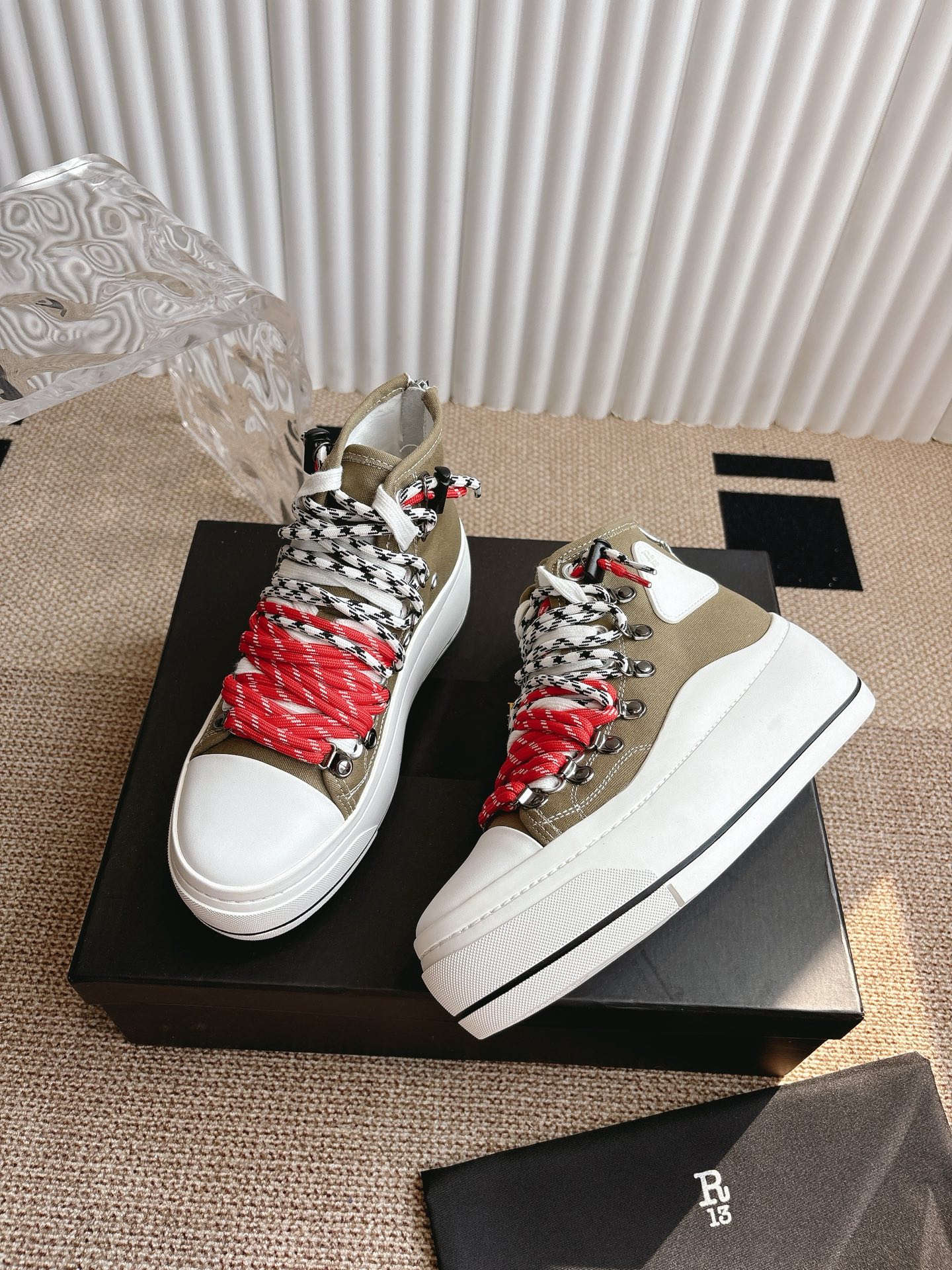 Trendy R13 High-Top Shoes: Stylish and Comfortable Leisure Footwear! - 图片 4