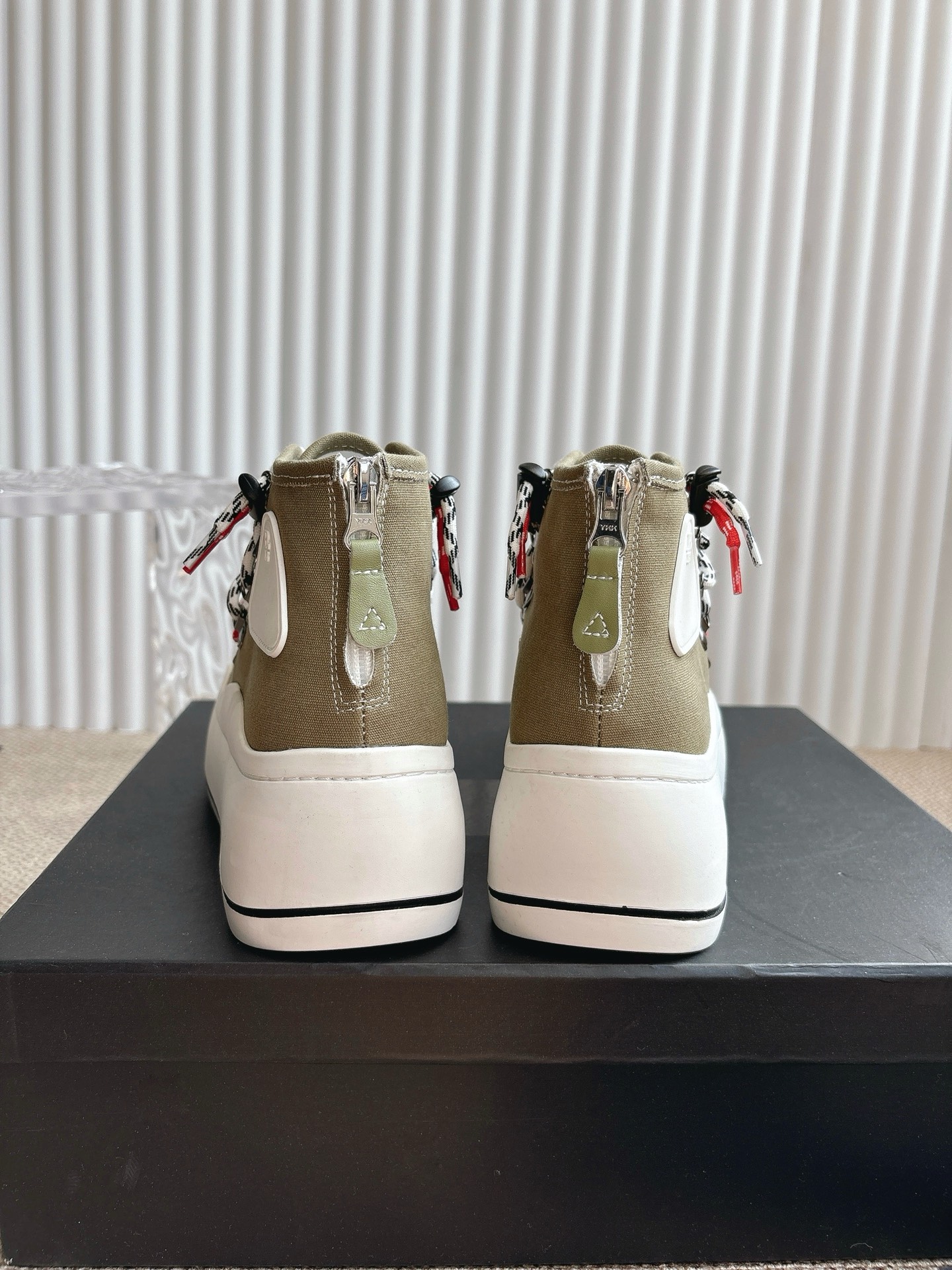 Trendy R13 High-Top Shoes: Stylish and Comfortable Leisure Footwear! - 图片 7