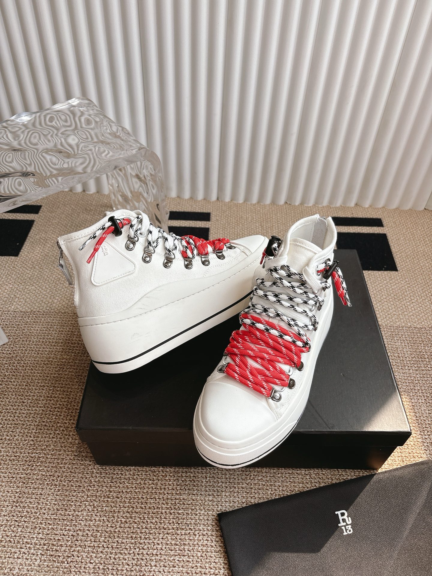 Stylish R13 High-Top Shoes: Comfortable and Trendy Leisure Footwear! - 图片 3