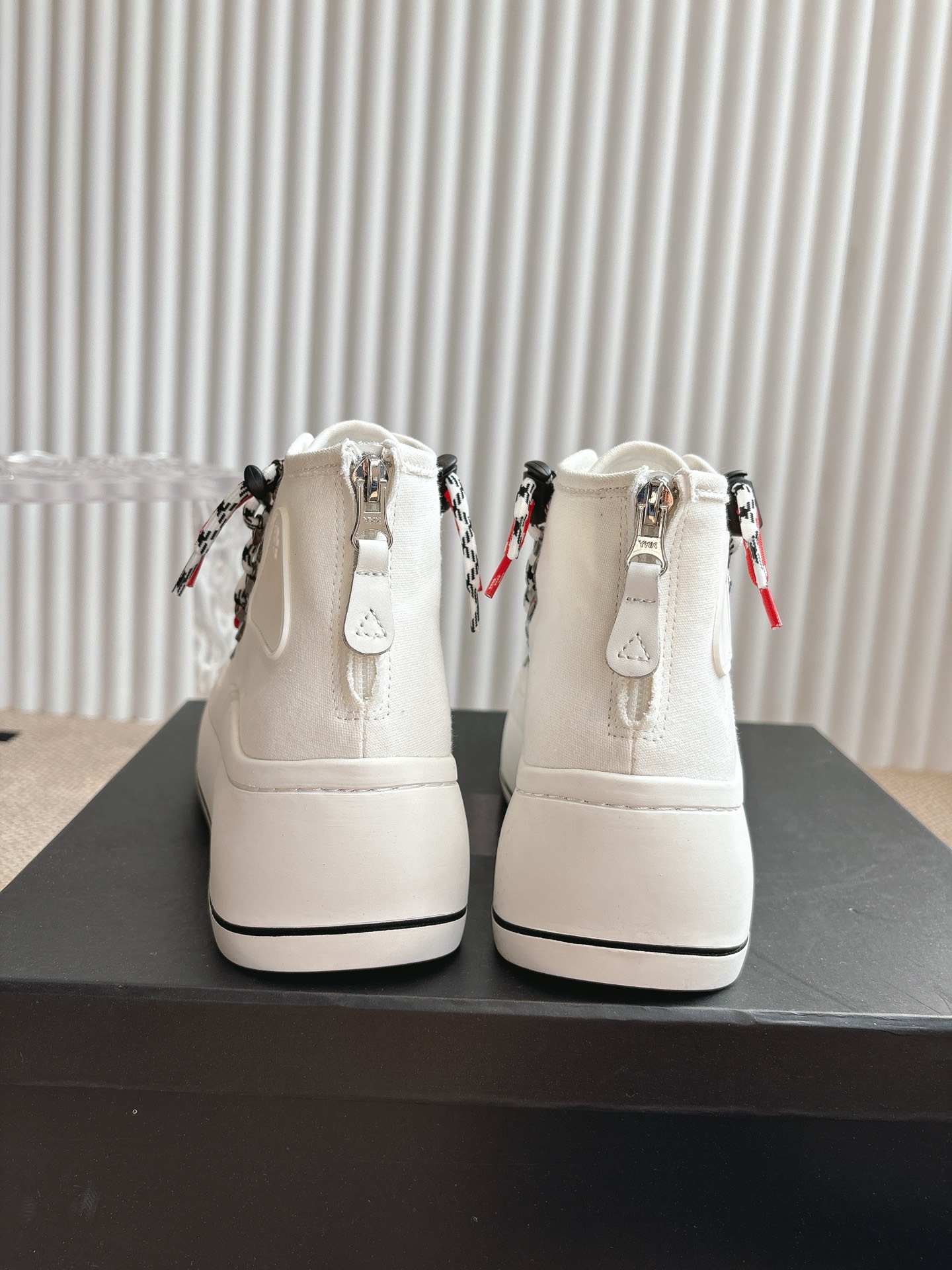 Stylish R13 High-Top Shoes: Comfortable and Trendy Leisure Footwear! - 图片 6