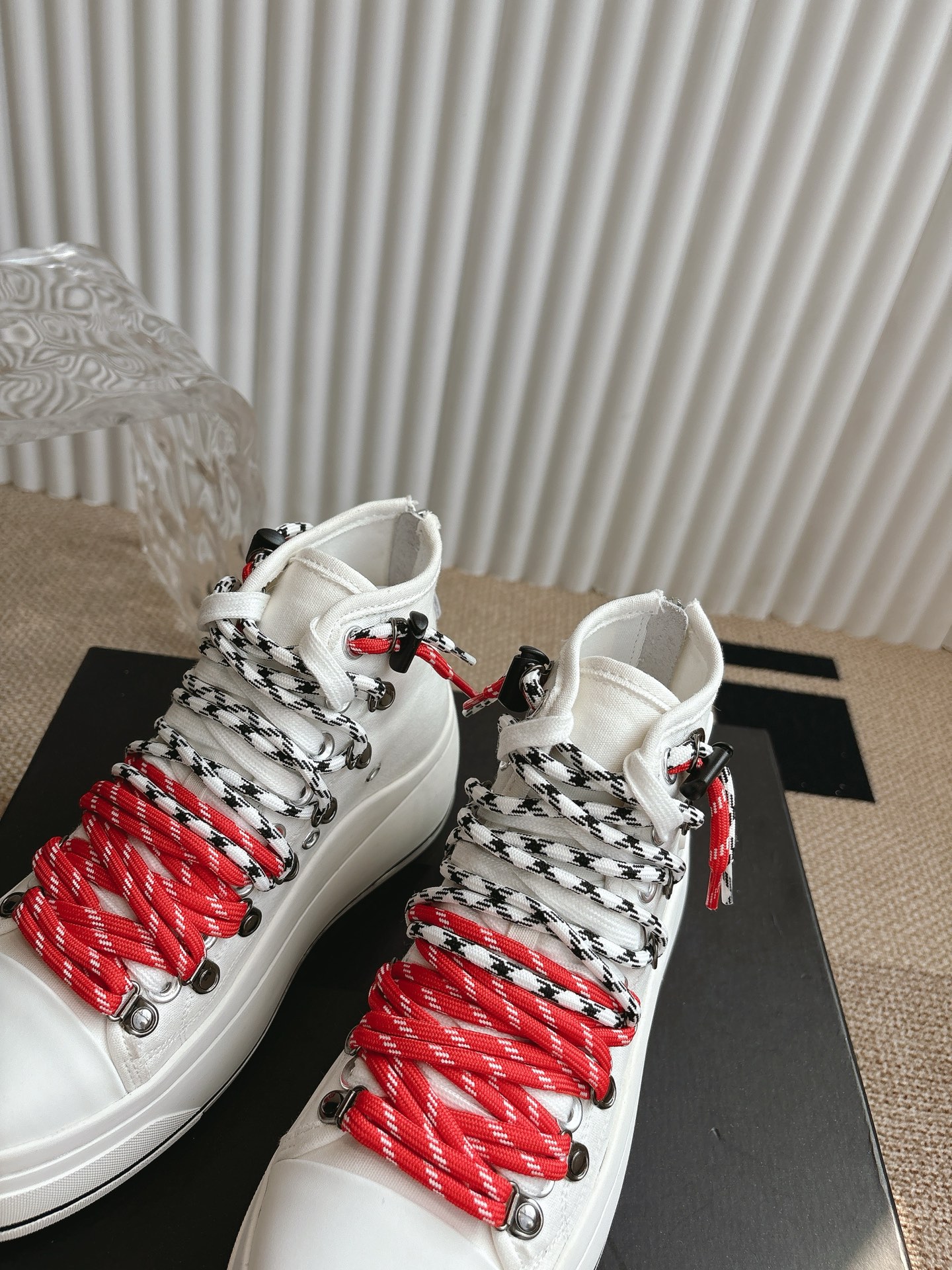 Stylish R13 High-Top Shoes: Comfortable and Trendy Leisure Footwear! - 图片 5