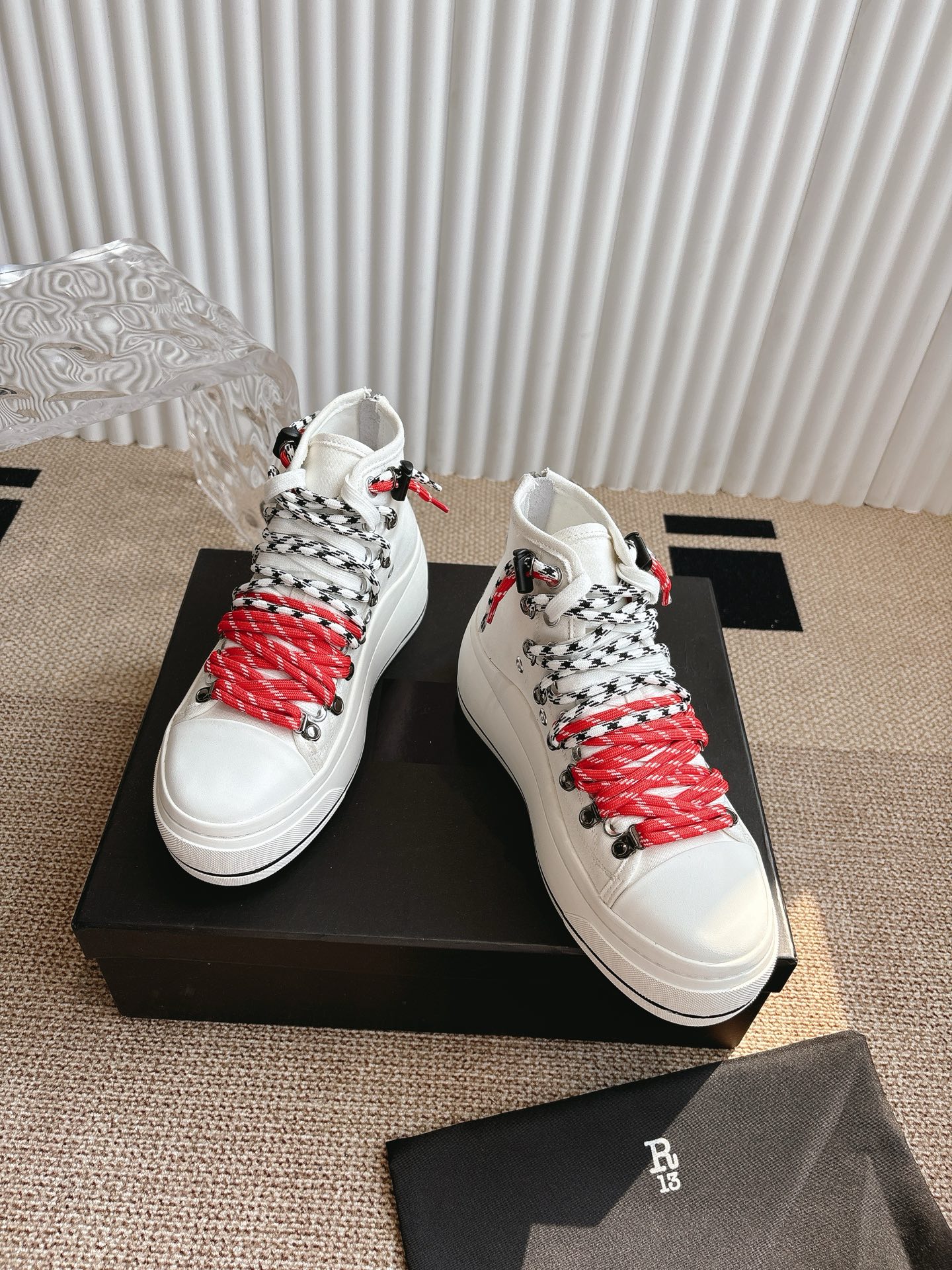 Stylish R13 High-Top Shoes: Comfortable and Trendy Leisure Footwear! - 图片 1
