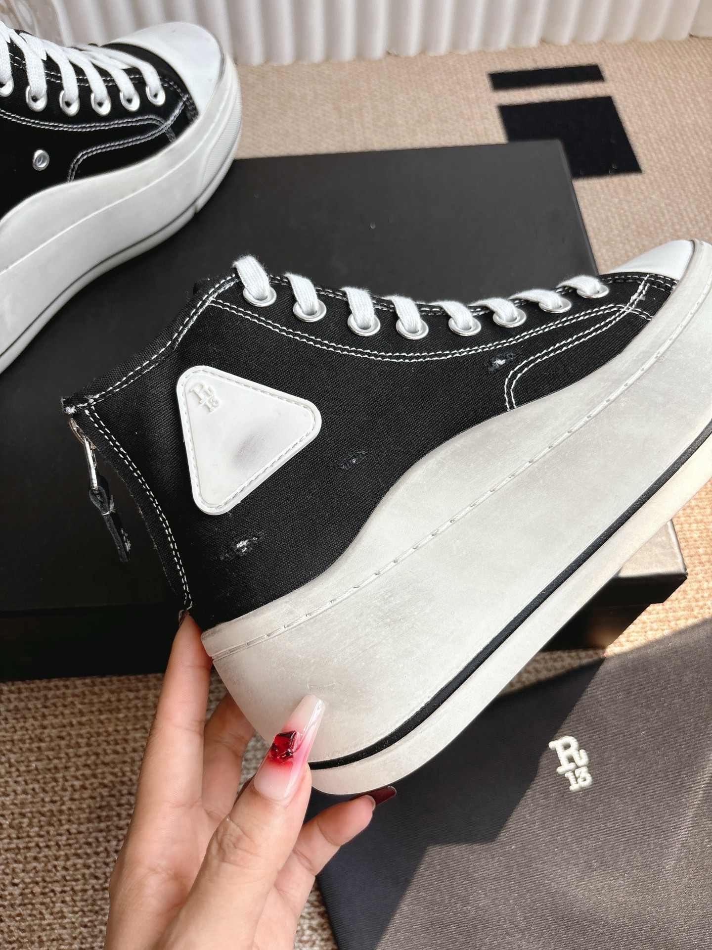 Review of R13 High-Top Shoes: Stylish, Comfortable, and Durable! - 图片 8