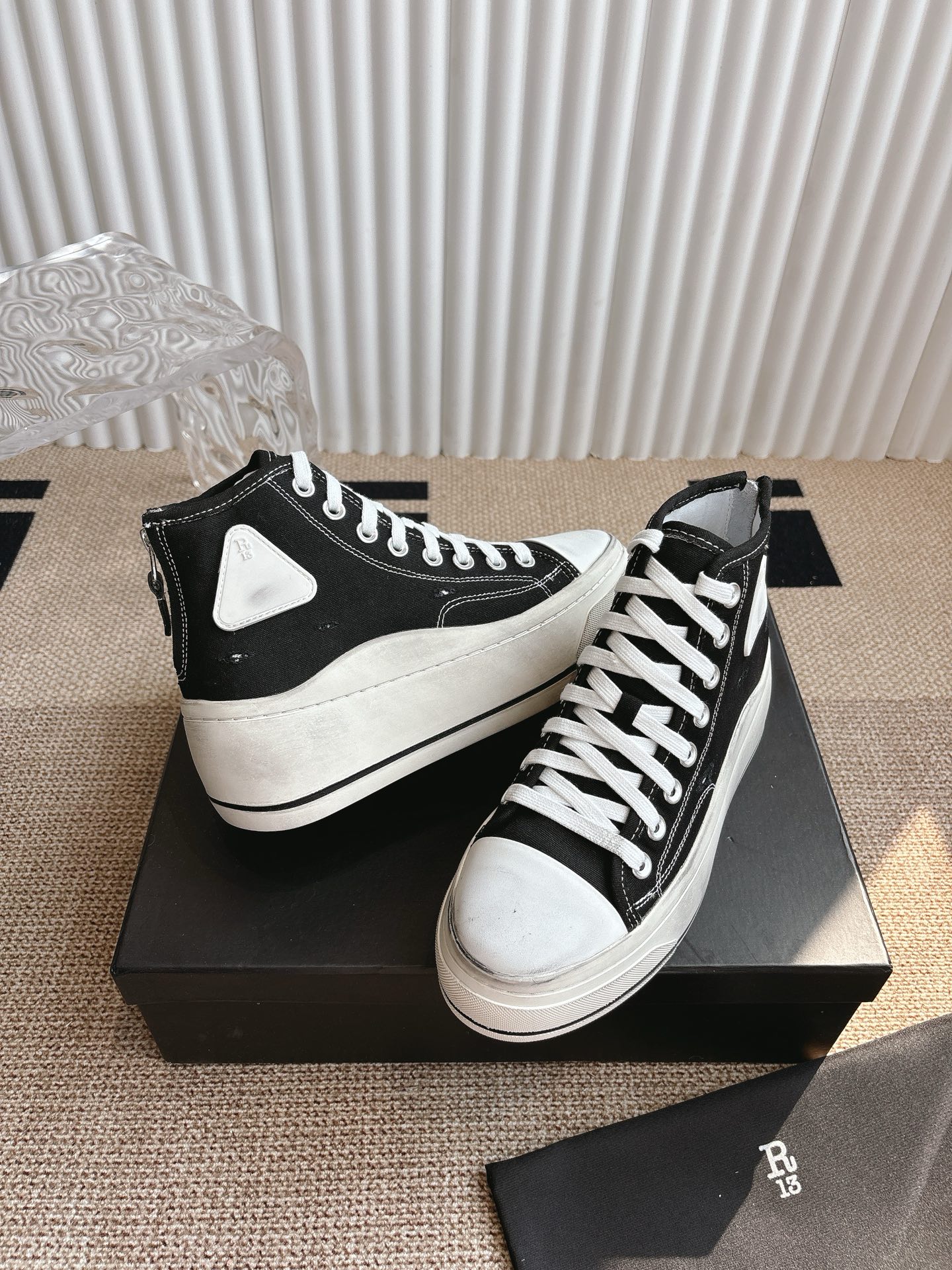 Review of R13 High-Top Shoes: Stylish, Comfortable, and Durable! - 图片 4