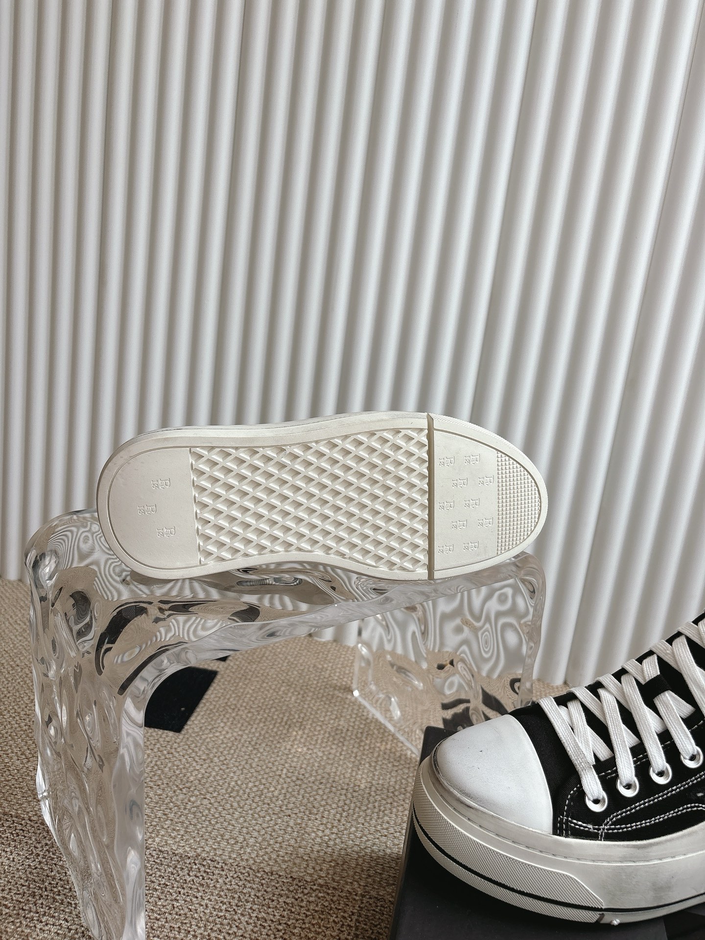 Review of R13 High-Top Shoes: Stylish, Comfortable, and Durable! - 图片 9