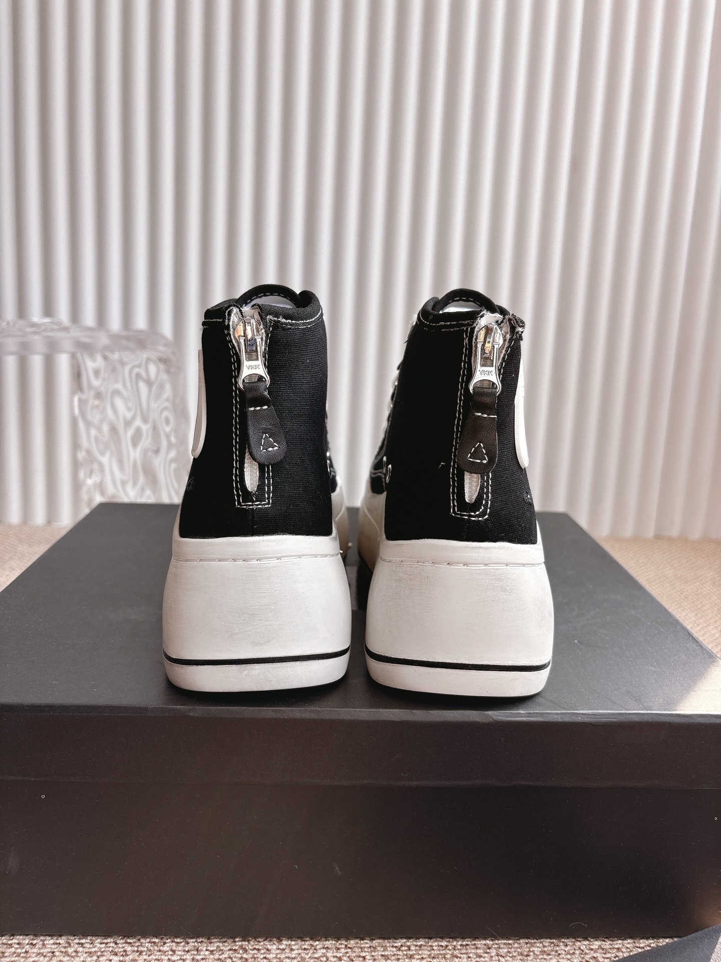 Review of R13 High-Top Shoes: Stylish, Comfortable, and Durable! - 图片 7
