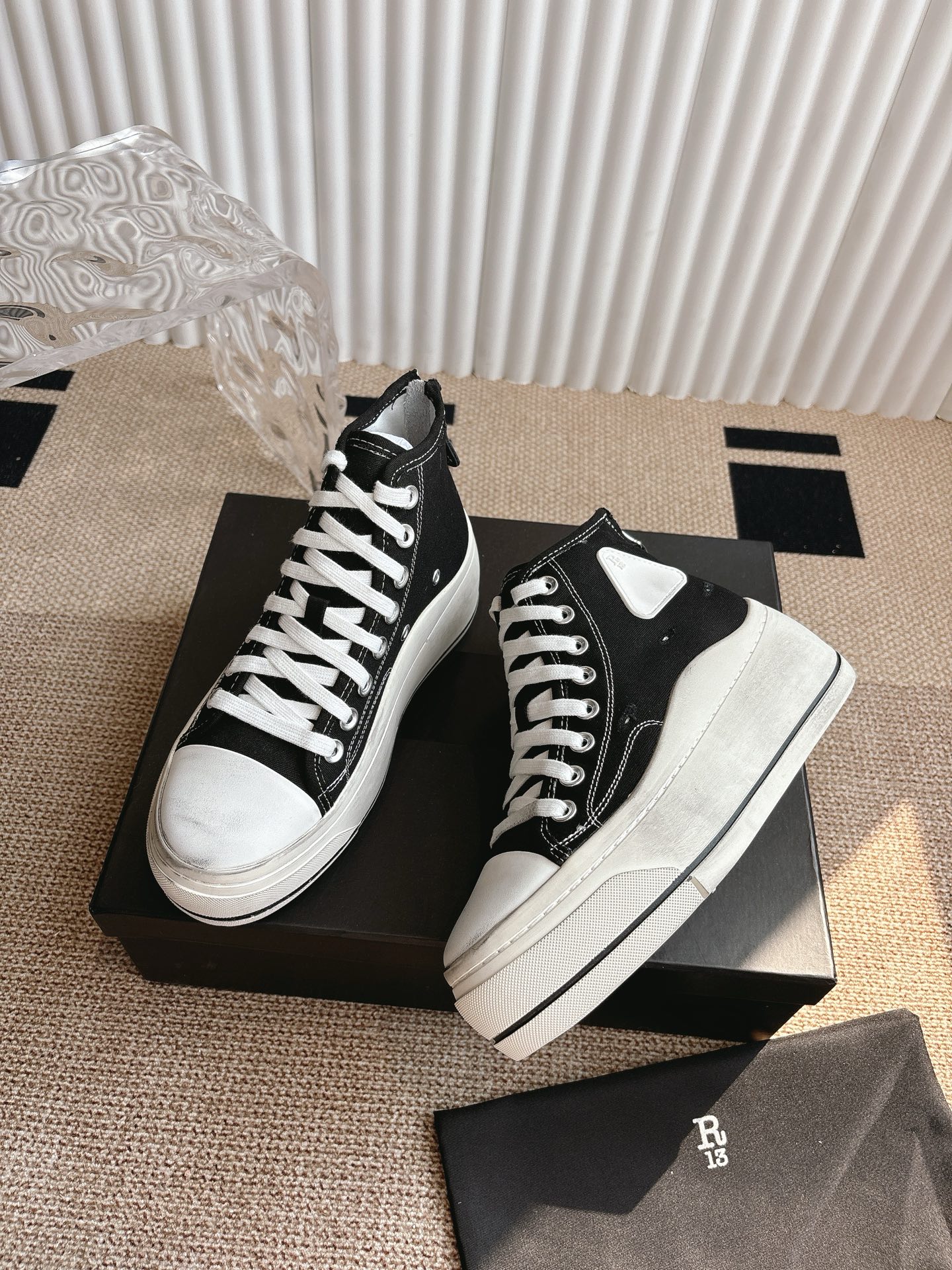 Review of R13 High-Top Shoes: Stylish, Comfortable, and Durable! - 图片 5