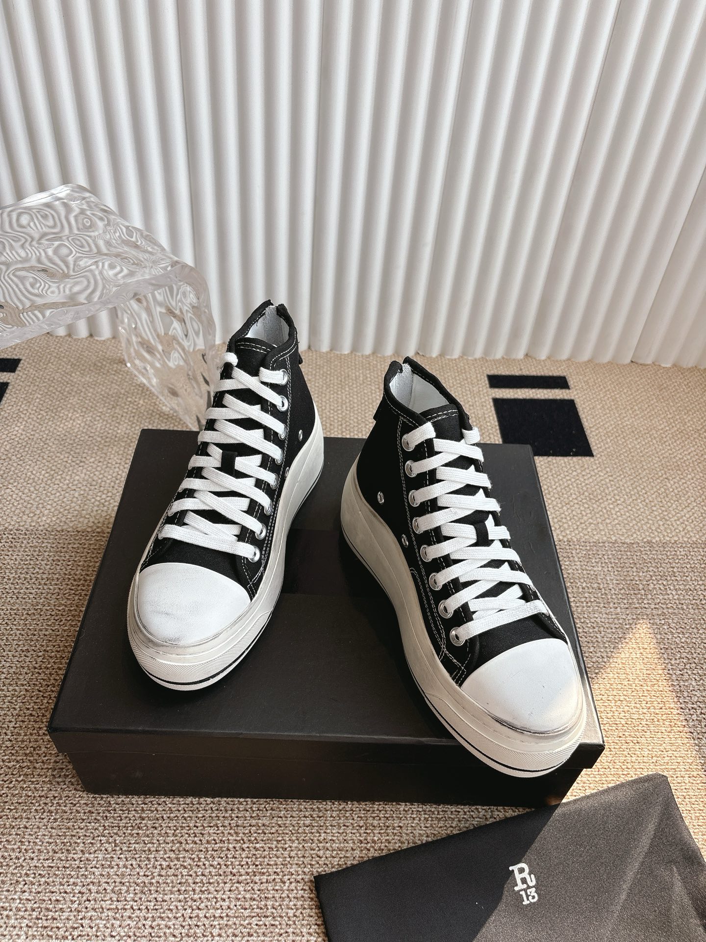 Review of R13 High-Top Shoes: Stylish, Comfortable, and Durable! - 图片 3