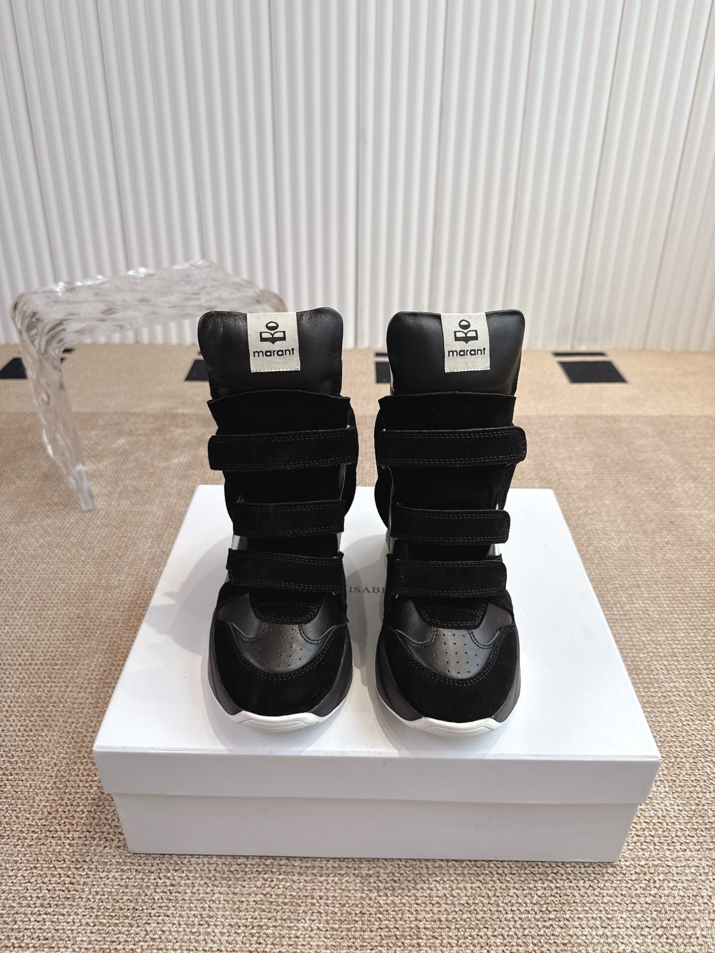 NO:444098,Isabel Marant BOBBY wedge casual shoes The perfect encounter between exquisite craftsmanship and fashion style, every needle and thread, the fashion legend woven, every inch of leather tells the persistence of quality, every pair of Isabel shoes are a microcosm of the brand's soul, exuding a noble, mysterious and fashionable atmosphere, allowing you to stand out in the wave of fashion~~~ Size: 35-42 (41.42 custom-made, non-return and exchange), boots, boots19860909Isabel Marant伊莎贝尔 BOBBY坡跟休闲鞋  精致工艺与时尚风格的完美邂逅,每一针每一线,都编织的时尚传奇,每一寸皮革,都诉说着品质的执着,每一双伊莎贝尔的鞋子都是品牌灵魂的缩影,散发着高贵、神秘且时尚的气息,让你在时尚的浪潮中脱颖而出~~~ 尺码:35-42（41.42定做不退换）,靴子,boots,Women's Shoes